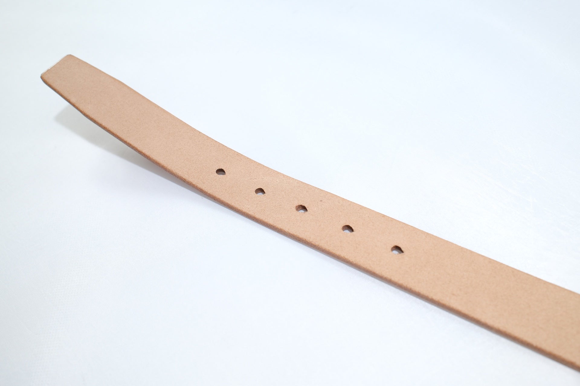MOMOTARO JEANS “Benz Cowhide” Narrow Belt (Natural Tan)