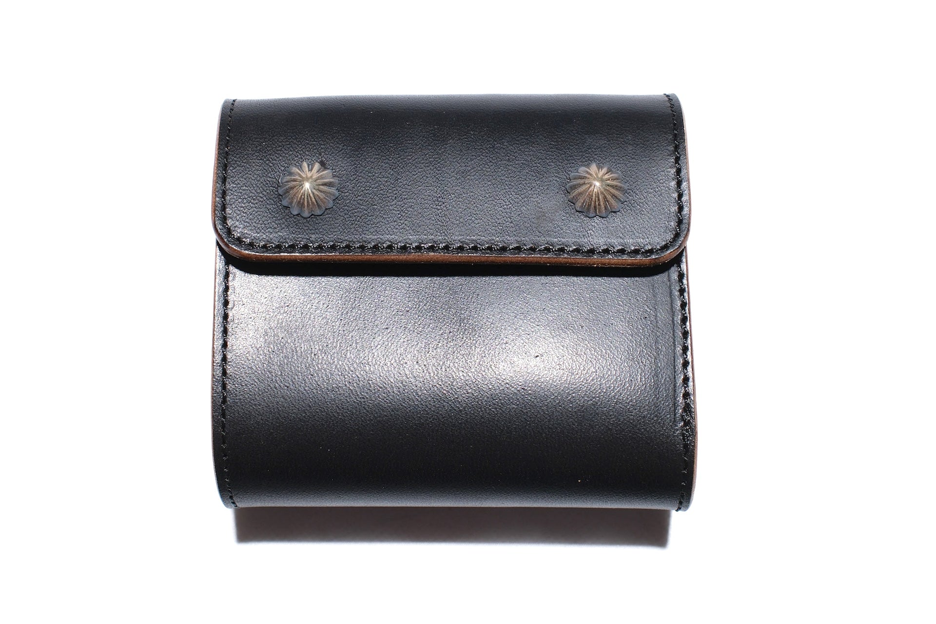 Inception by Accel Co. Horsebutt Short Trucker Wallet With Silver Concho (Black Tea-core)