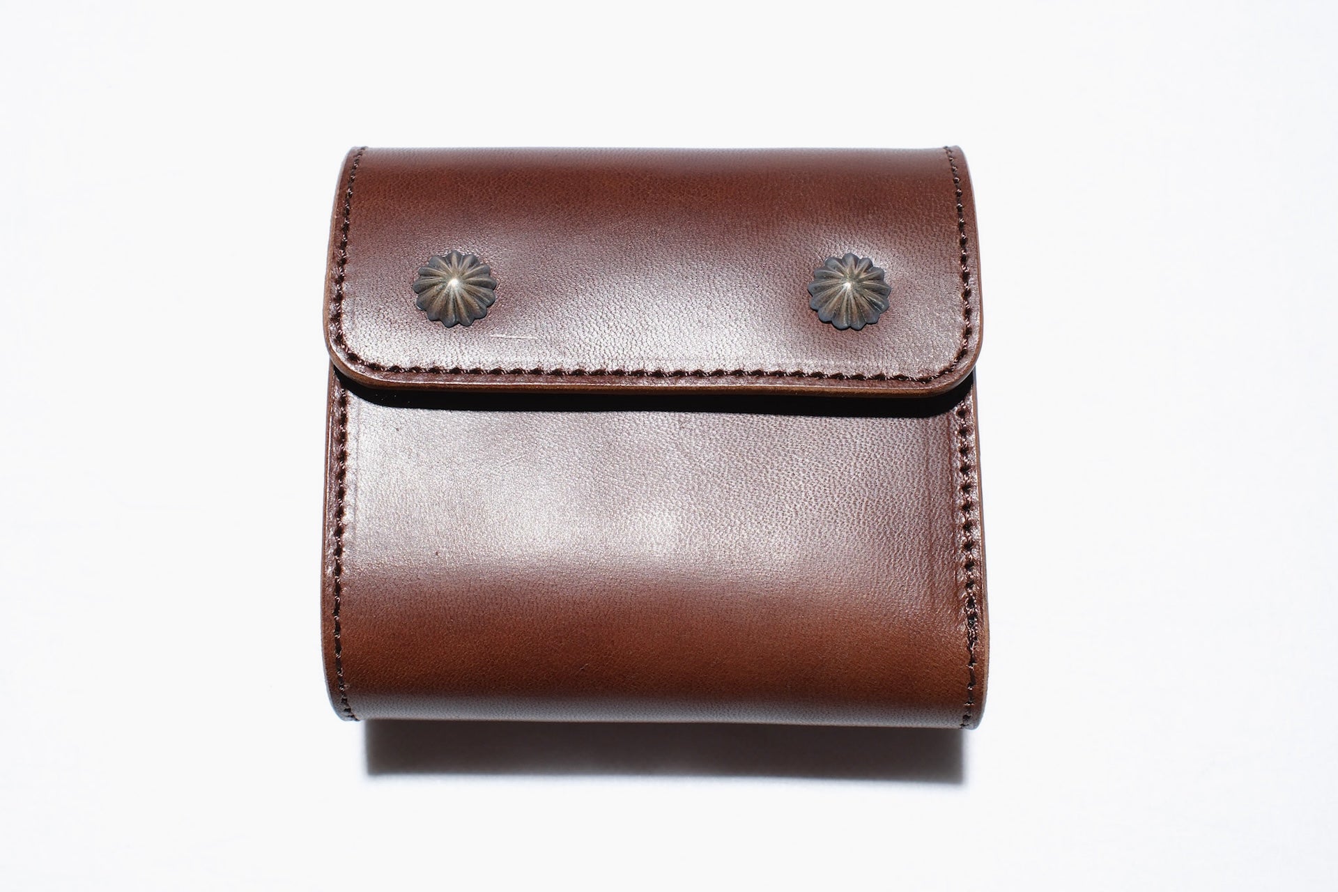 Inception by Accel Co. Horsebutt Short Trucker Wallet With Silver Concho (Brown Tea-core)