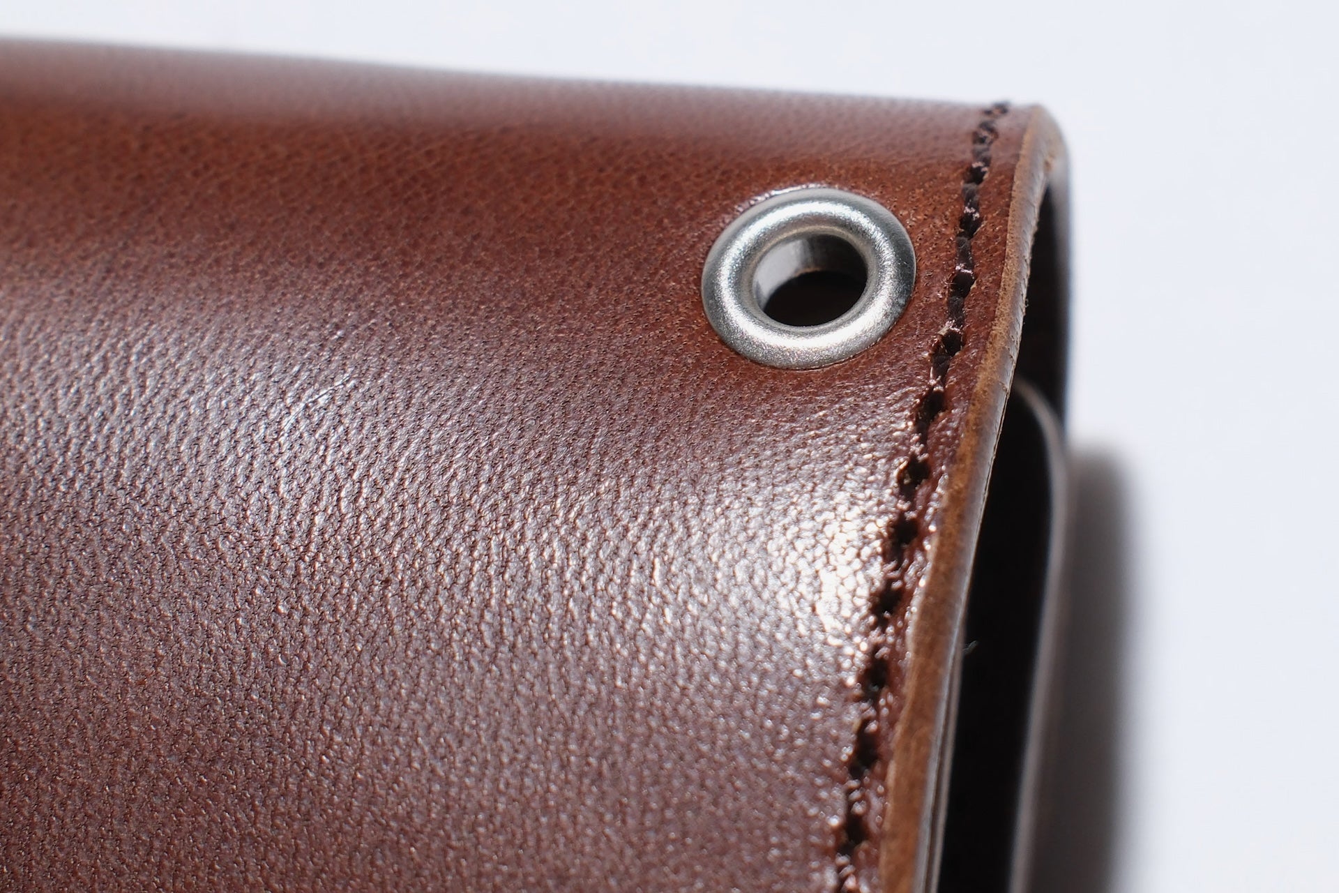 Inception by Accel Co. Horsebutt Short Trucker Wallet With Silver Concho (Brown Tea-core)