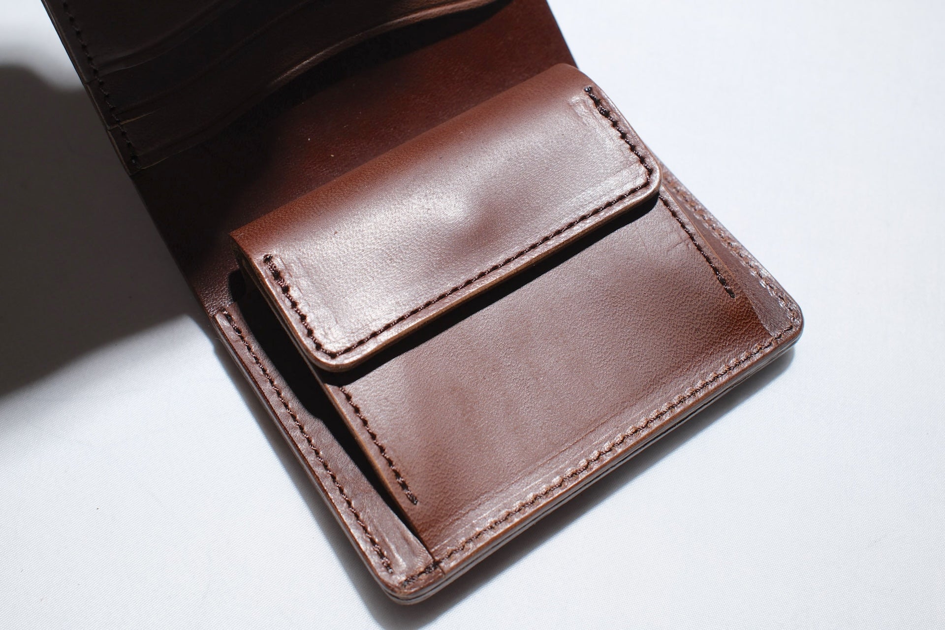 Inception by Accel Co. Horsebutt Short Trucker Wallet With Silver Concho (Brown Tea-core)