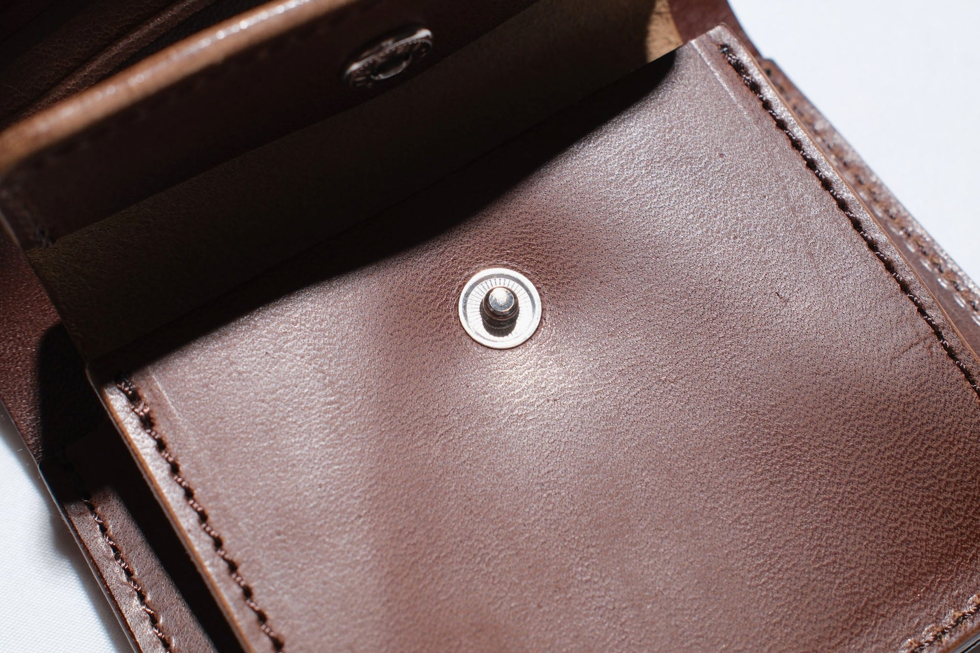 Inception by Accel Co. Horsebutt Short Trucker Wallet With Silver Concho (Brown Tea-core)