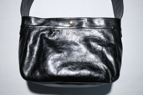 バッグ ACCEL COMPANY HORSE HIDE NEWSPAPER BAG Inception by Accel Co. Horsehide Newspaper Bag (Black Tea