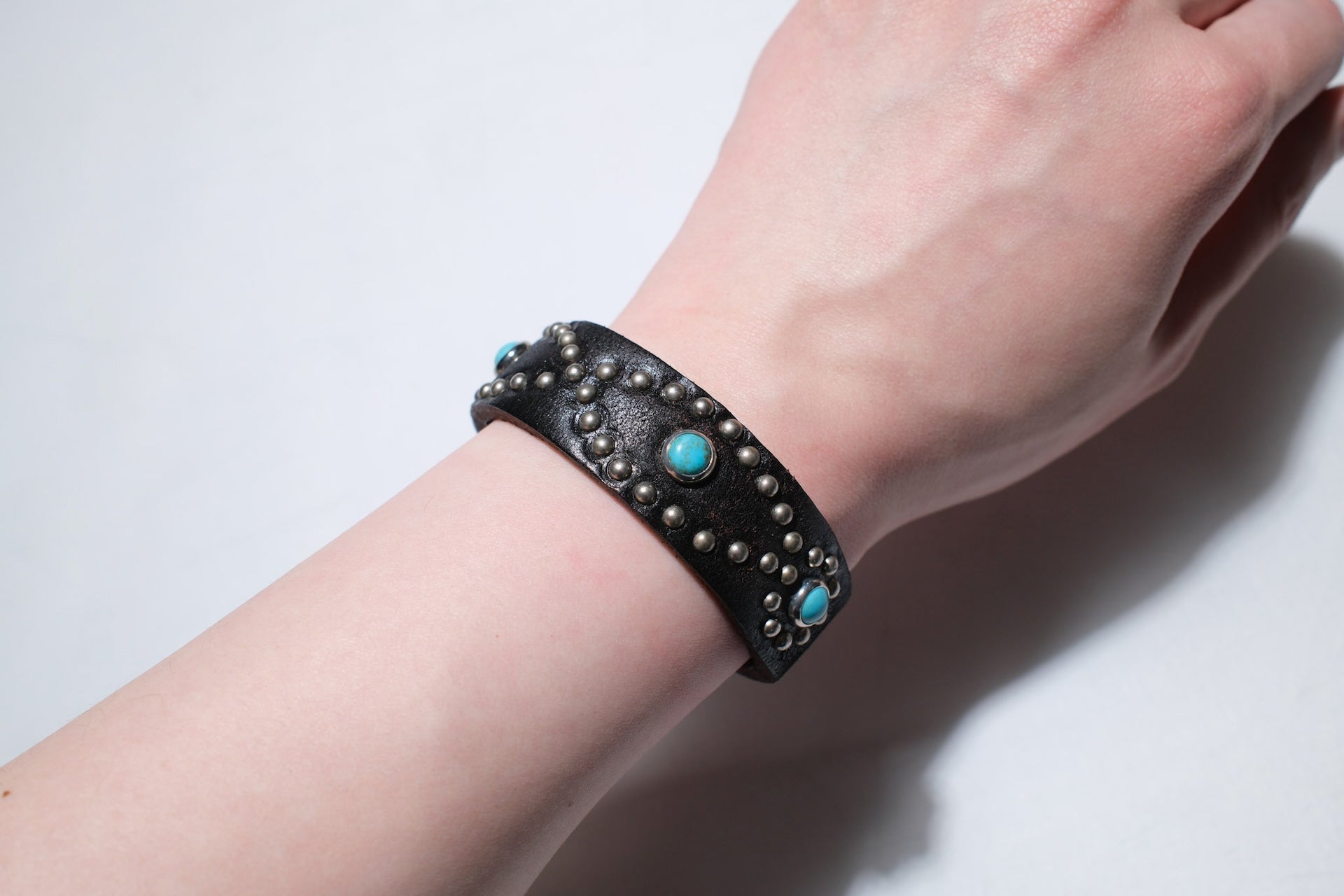 Hollywood Trading Company "Silent Watcher" Single Cuff with Turquoise (Black Tea-core)