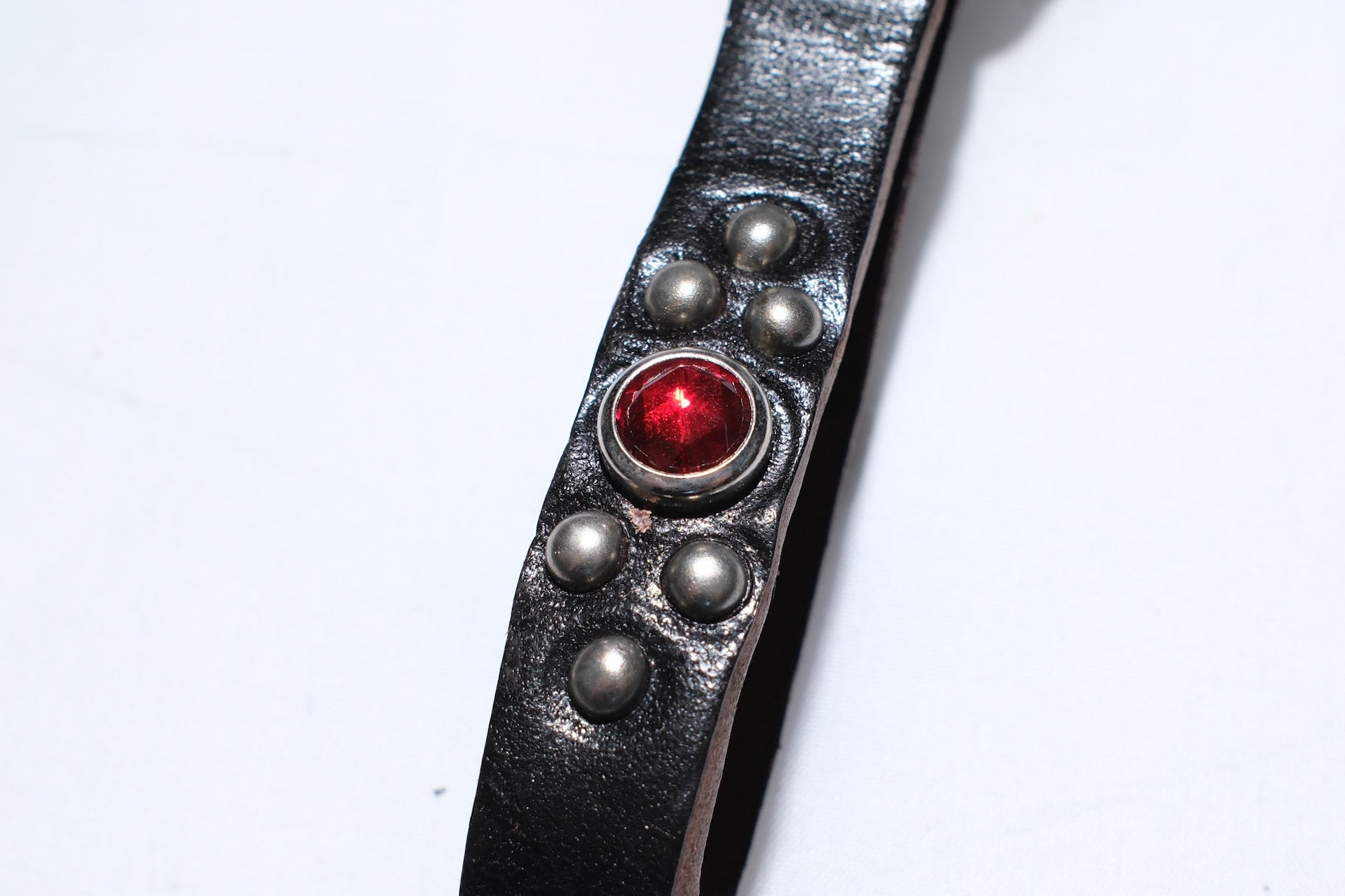 Hollywood Trading Company Snap Key Holder with Red Crystal (Black Tea-core)