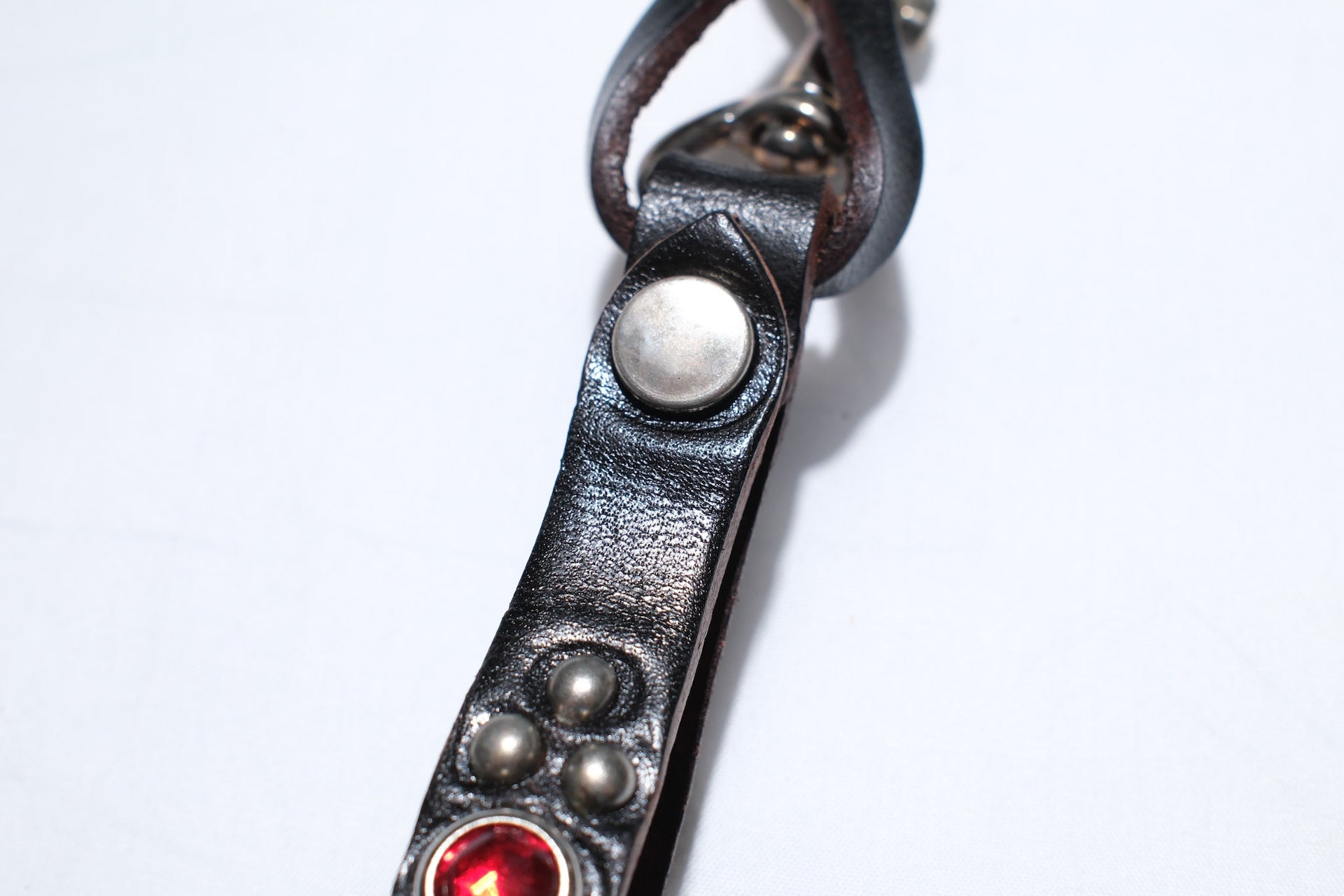 Hollywood Trading Company Snap Key Holder with Red Crystal (Black Tea-core)