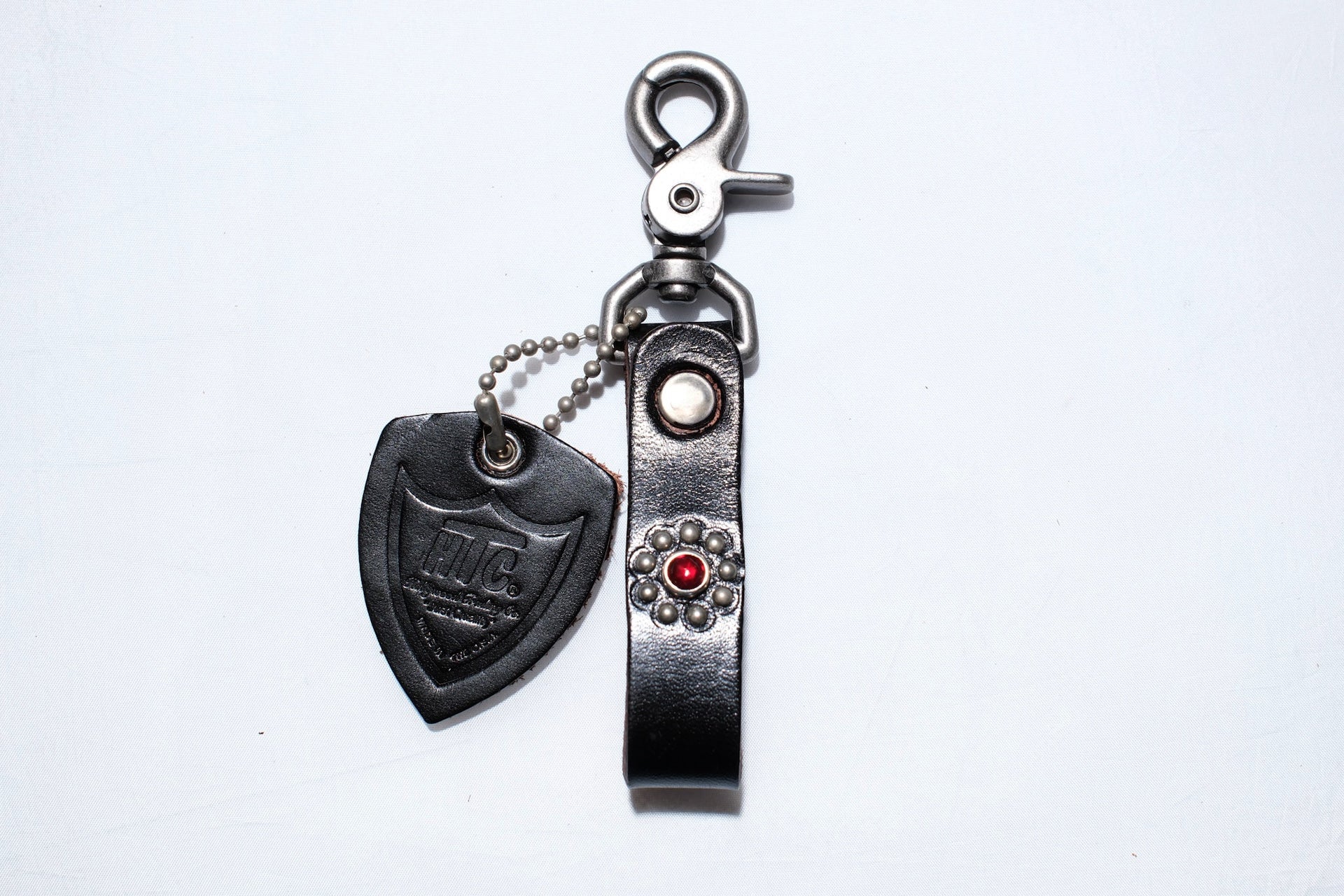 Hollywood Trading Company "Classico Bud" Key Holder with Red Crystal (Black Tea-core)
