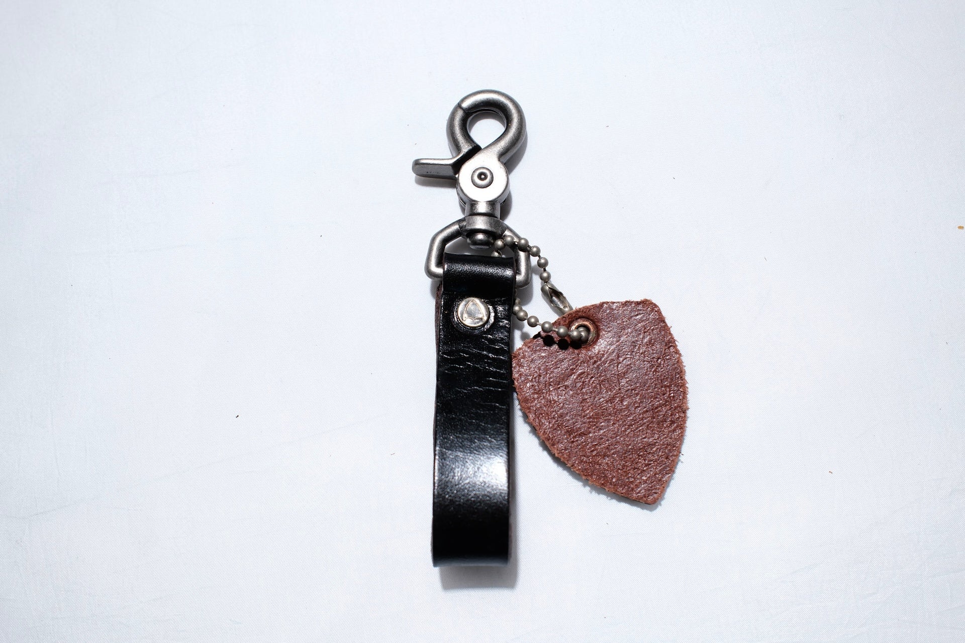 Hollywood Trading Company "Classico Bud" Key Holder with Red Crystal (Black Tea-core)
