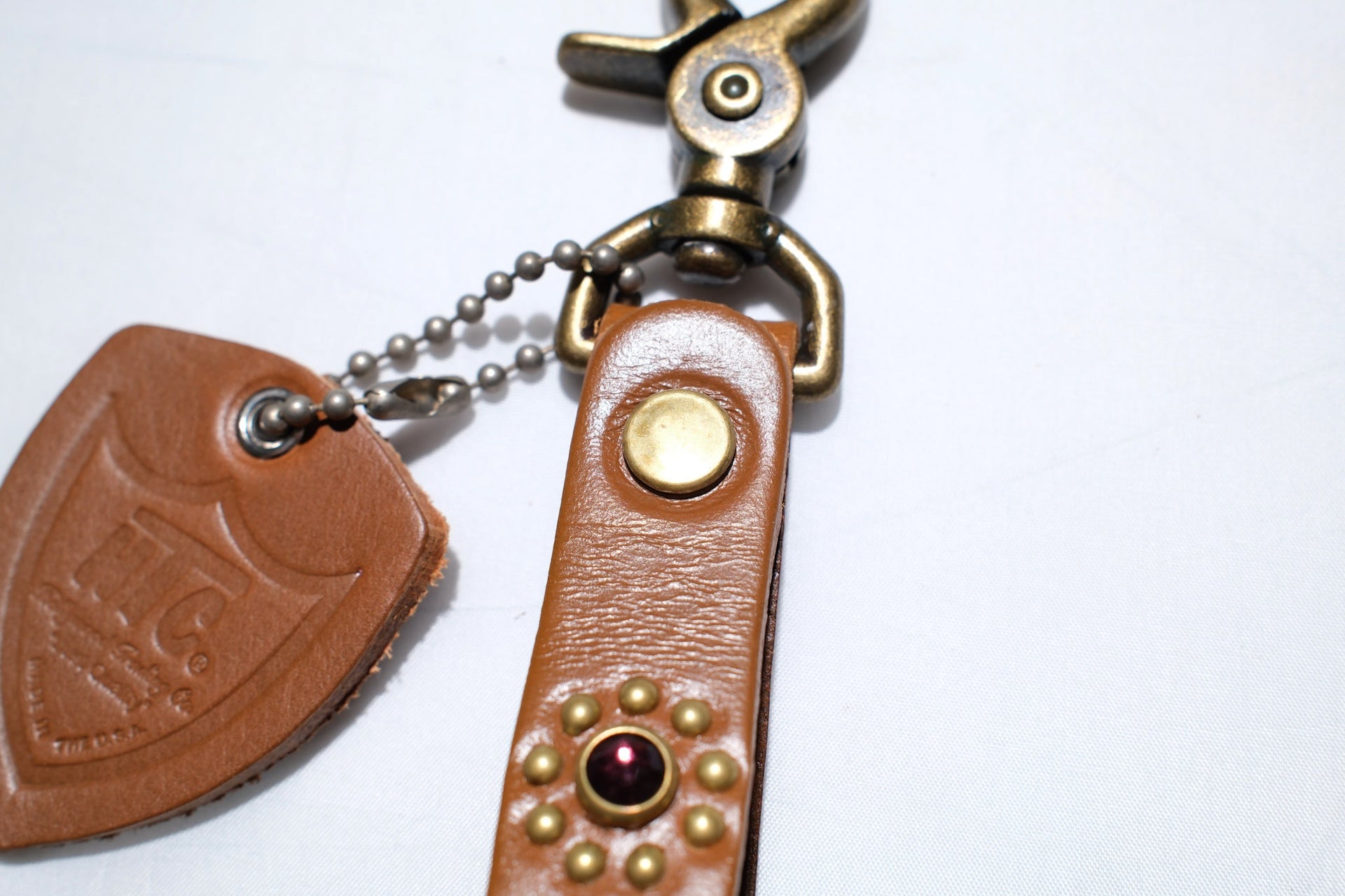 Hollywood Trading Company "Classico Bud" Key Holder with Purple Crystal (Light Brown Tea-core)