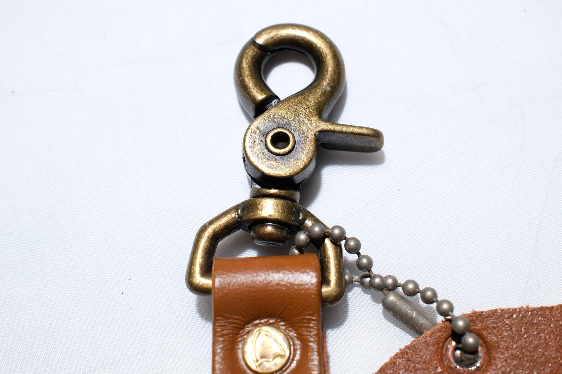Hollywood Trading Company "Classico Bud" Key Holder with Purple Crystal (Light Brown Tea-core)