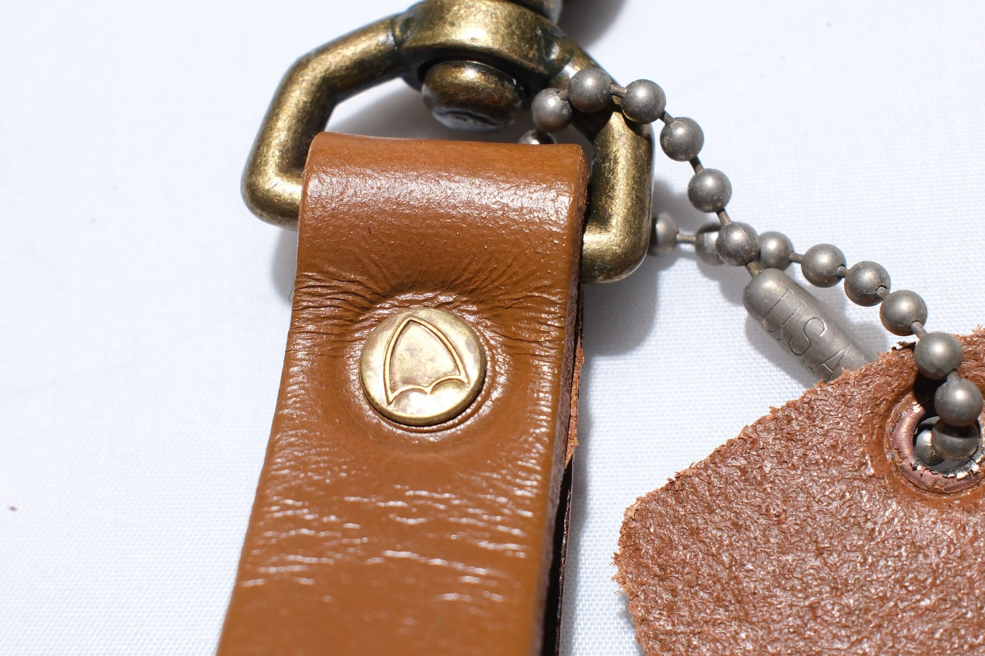 Hollywood Trading Company "Classico Bud" Key Holder with Purple Crystal (Light Brown Tea-core)