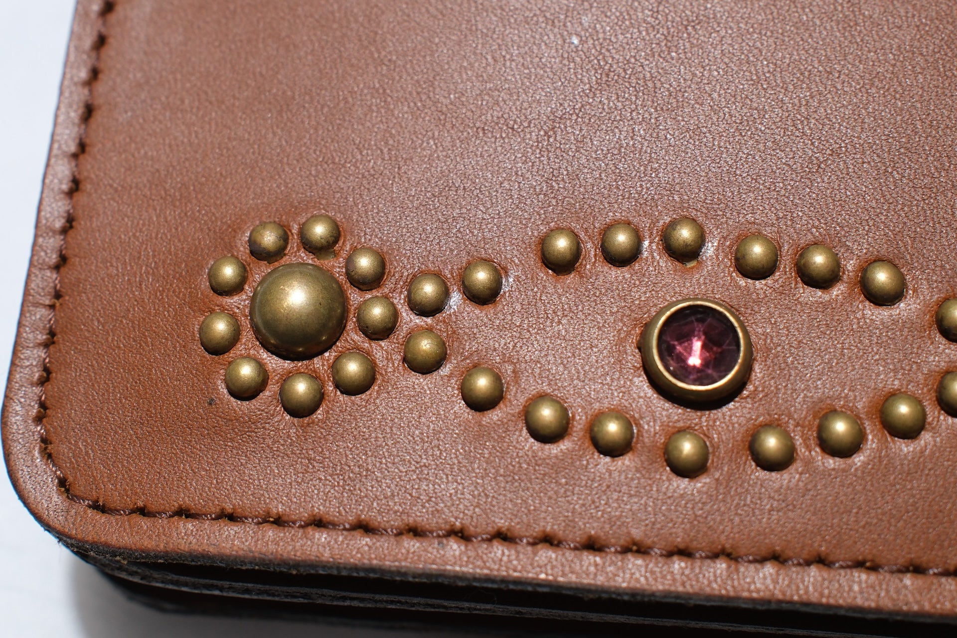 Hollywood Trading Company "Silent Watcher" Mini Wallet with Purple Crystal (Light Brown Tea-core)