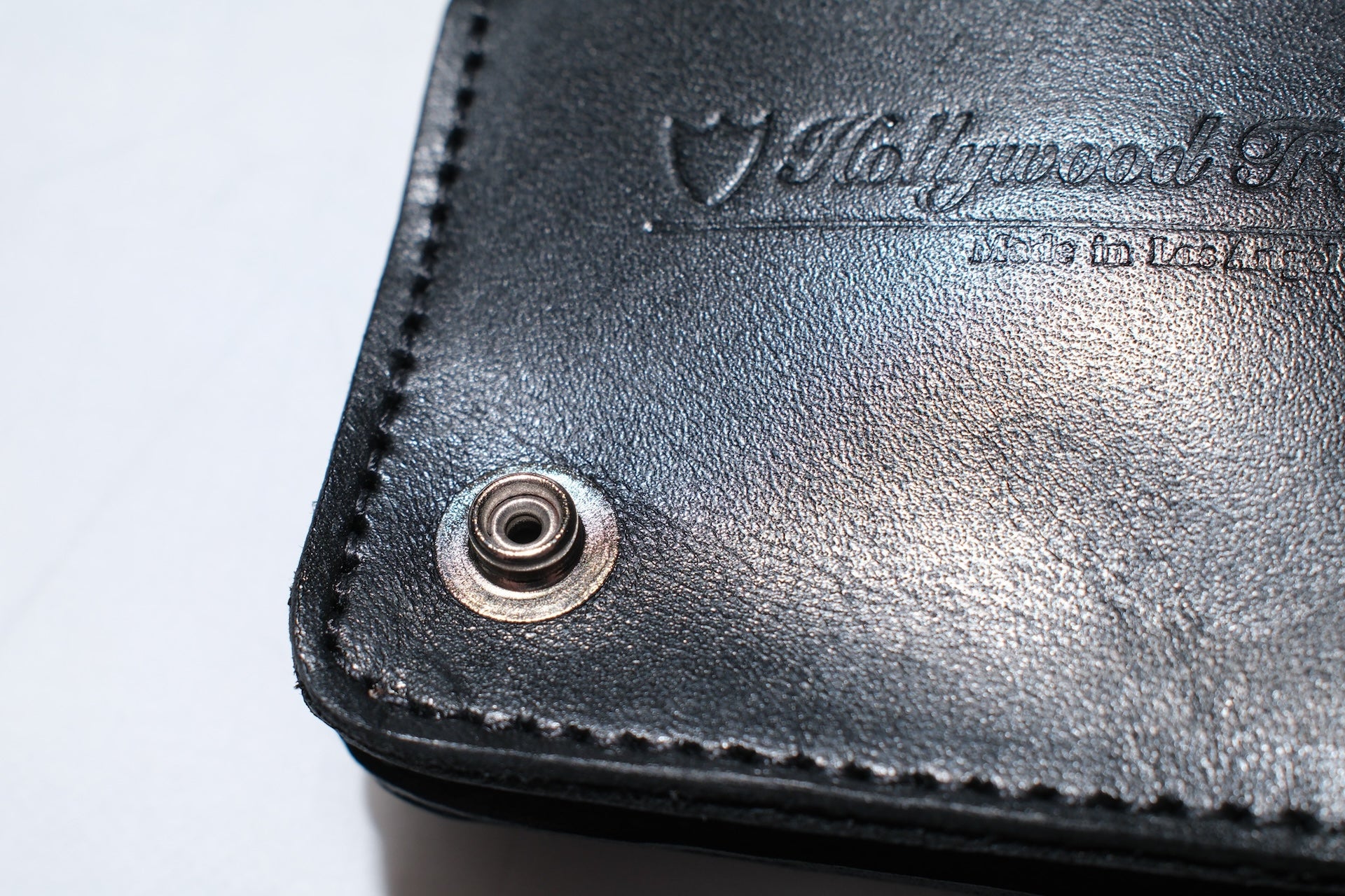 Hollywood Trading Company "Silent Watcher" Mini Wallet with Red Crystal (Black Tea-core)