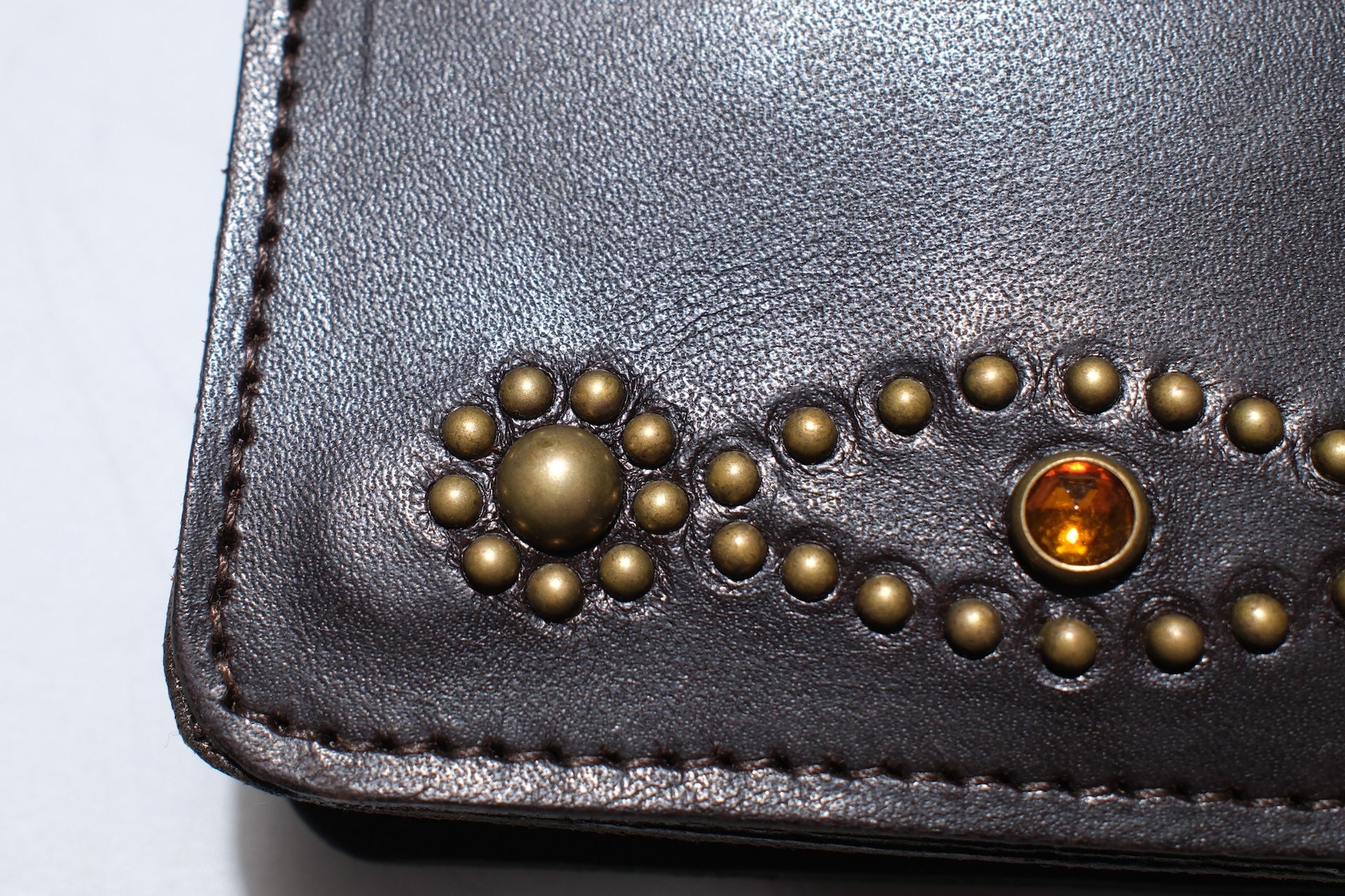 Hollywood Trading Company "Silent Watcher" Mini Wallet with Yellow Crystal (Dark Brown Tea-core)