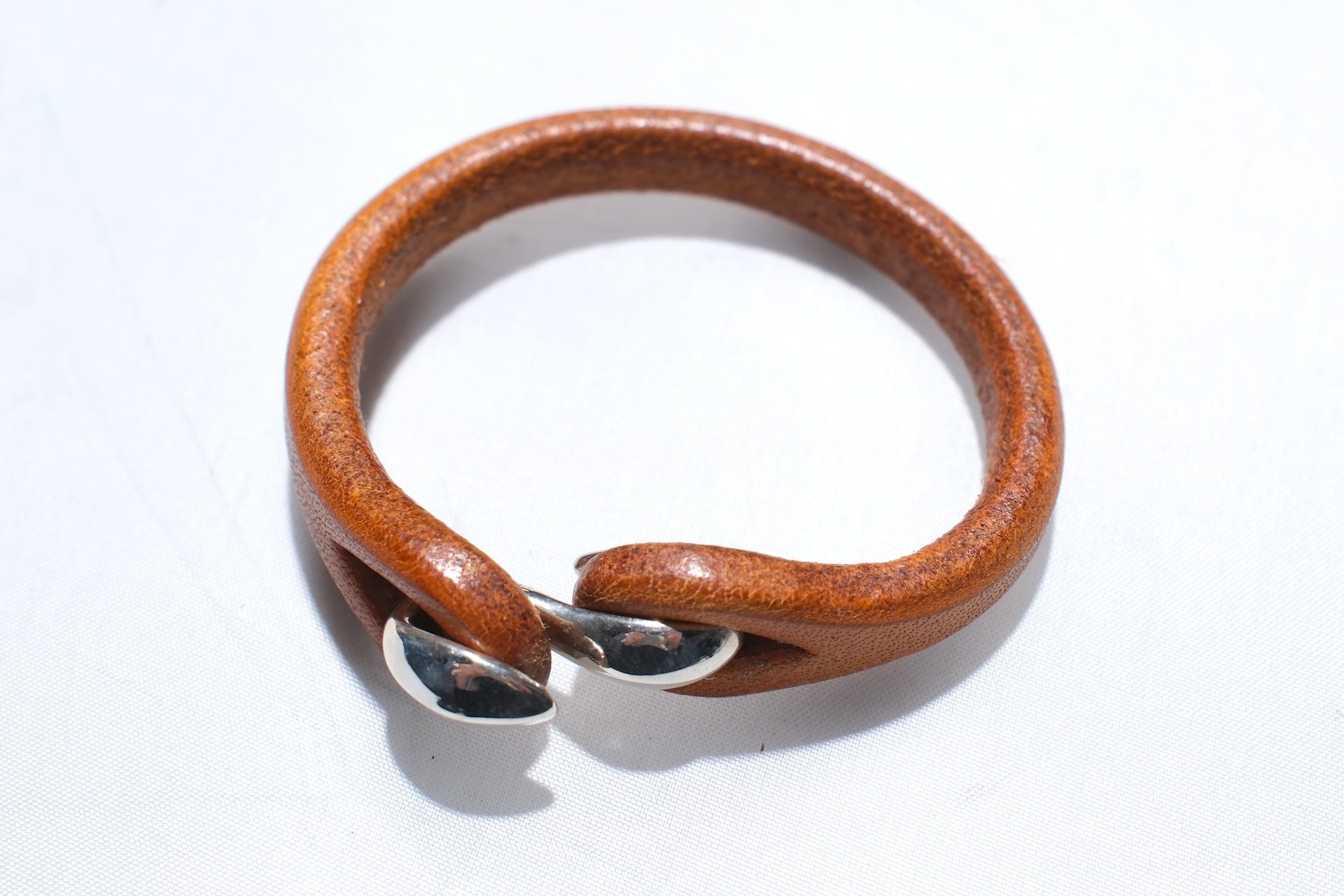 Cramp by Ginkawaten “Silver Hook " Single Cuff (Gold)