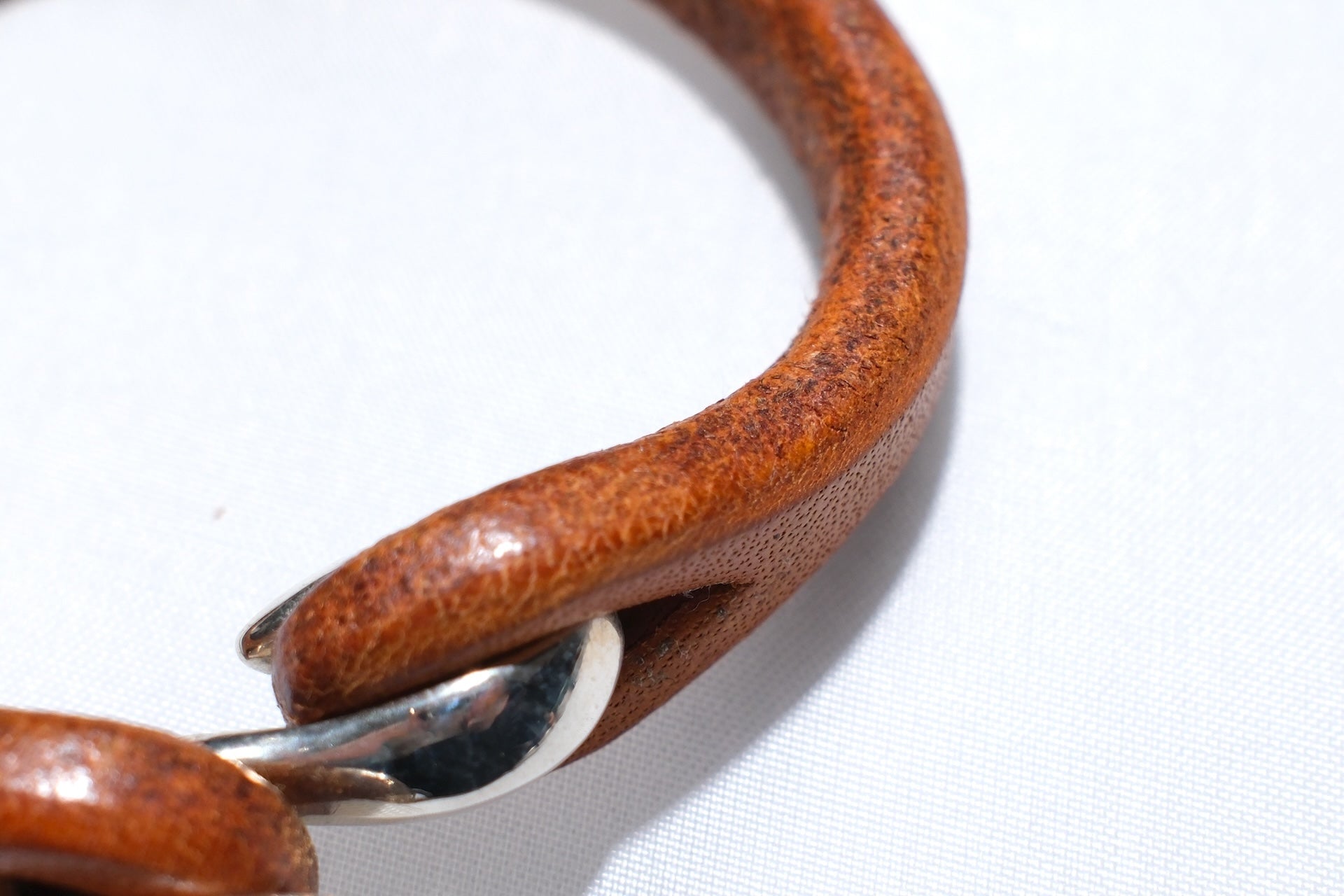 Cramp by Ginkawaten “Silver Hook " Single Cuff (Gold)