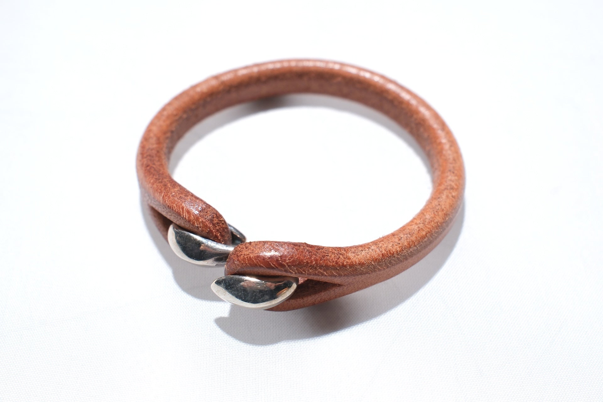 Cramp by Ginkawaten “Silver Hook " Single Cuff (Tan)