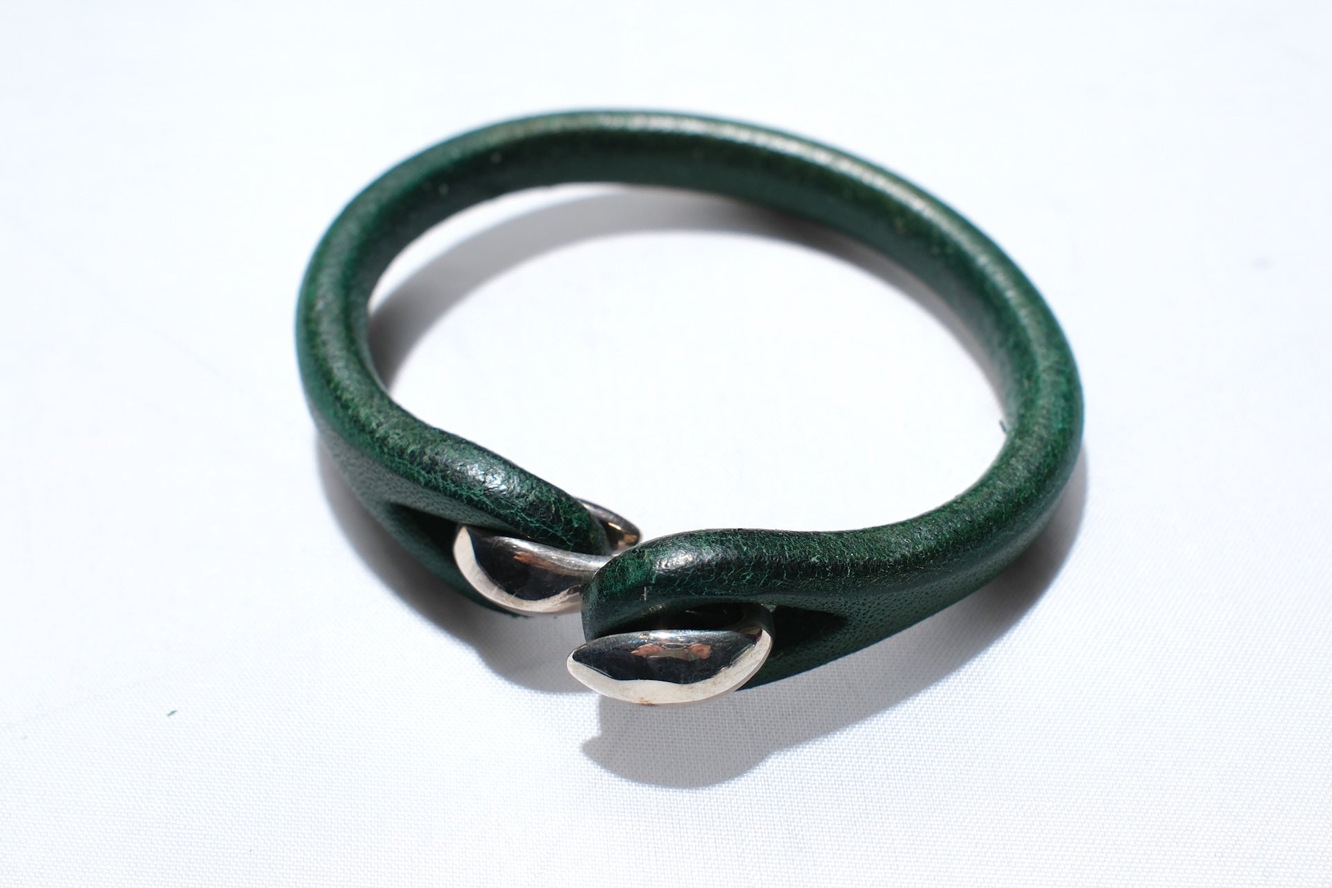 Cramp by Ginkawaten “Silver Hook " Single Cuff (Green)