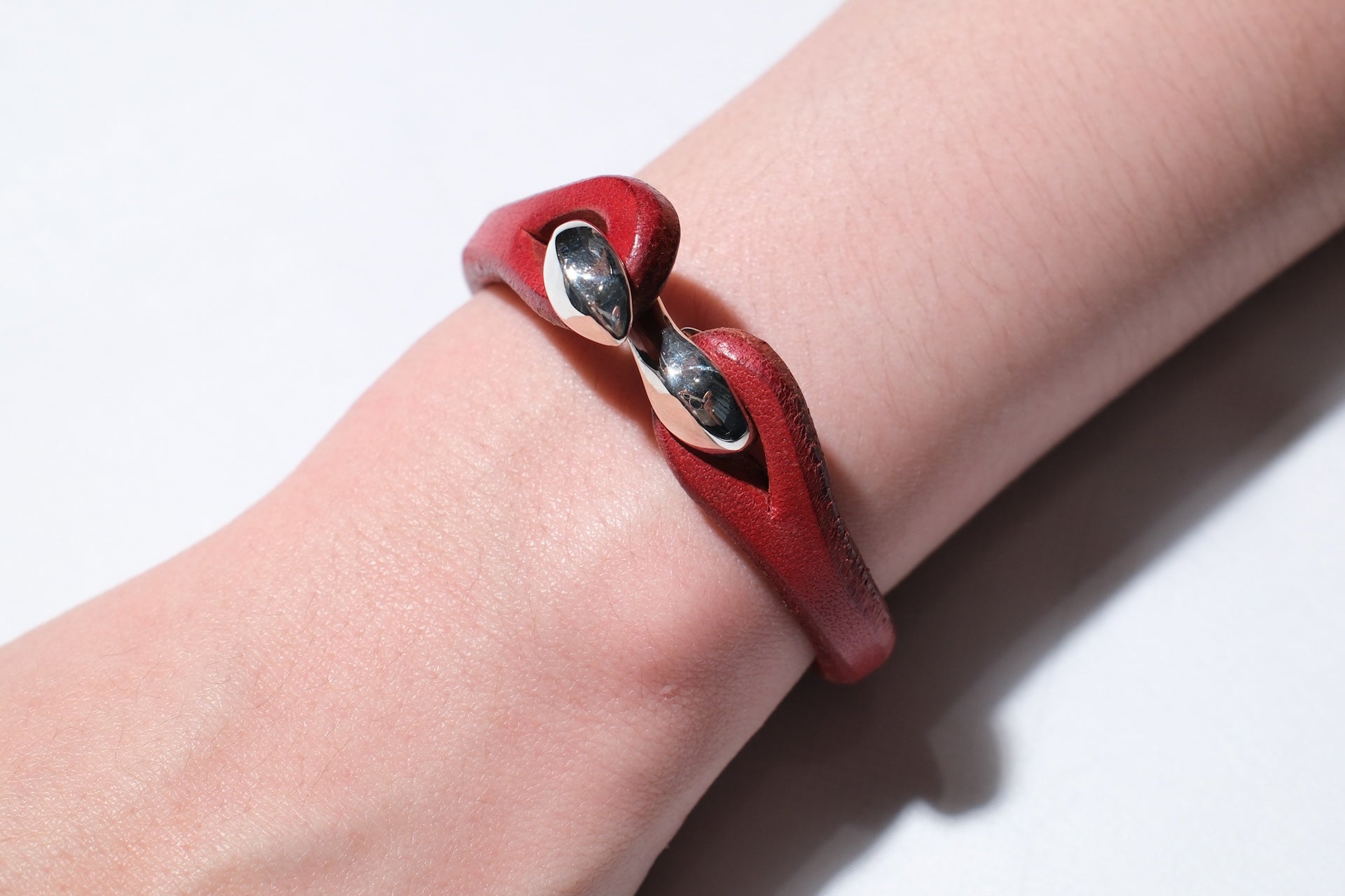 Cramp by Ginkawaten “Silver Hook " Single Cuff (Red)