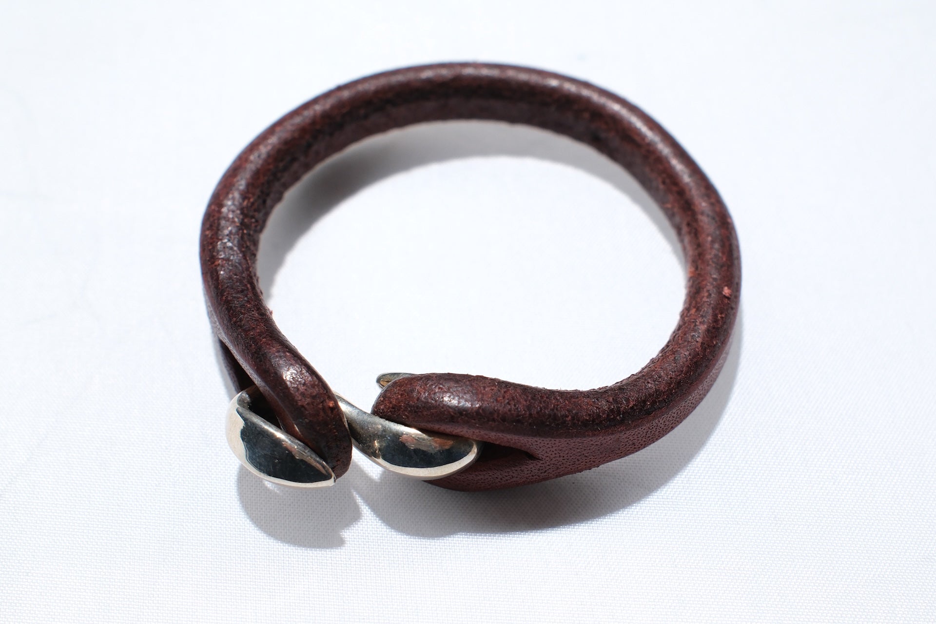 Cramp by Ginkawaten “Silver Hook " Single Cuff (Brown)