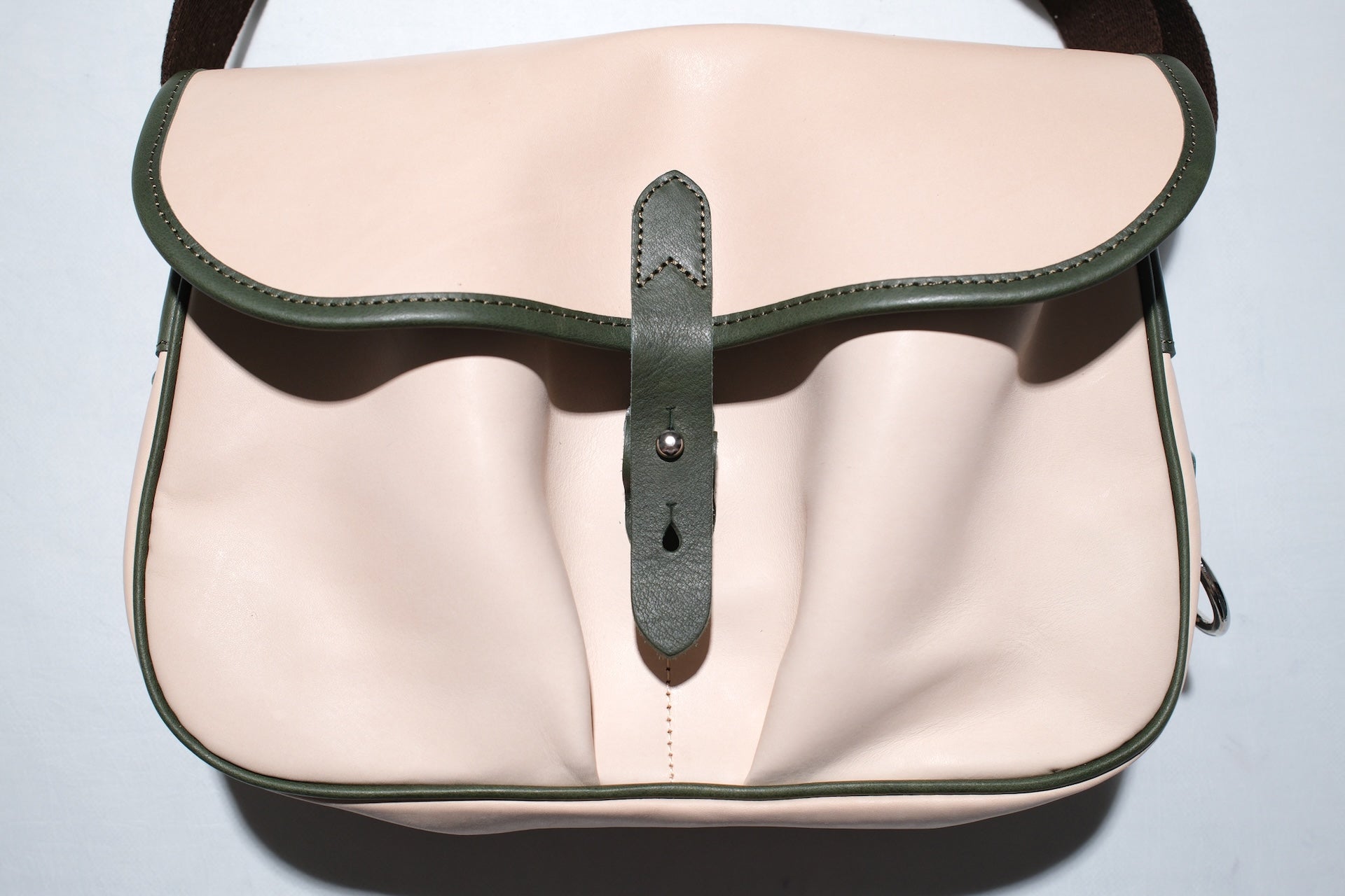 Ginkawaten Full-Grain Cowhide Utility Shoulder Bag (Natural Tan)