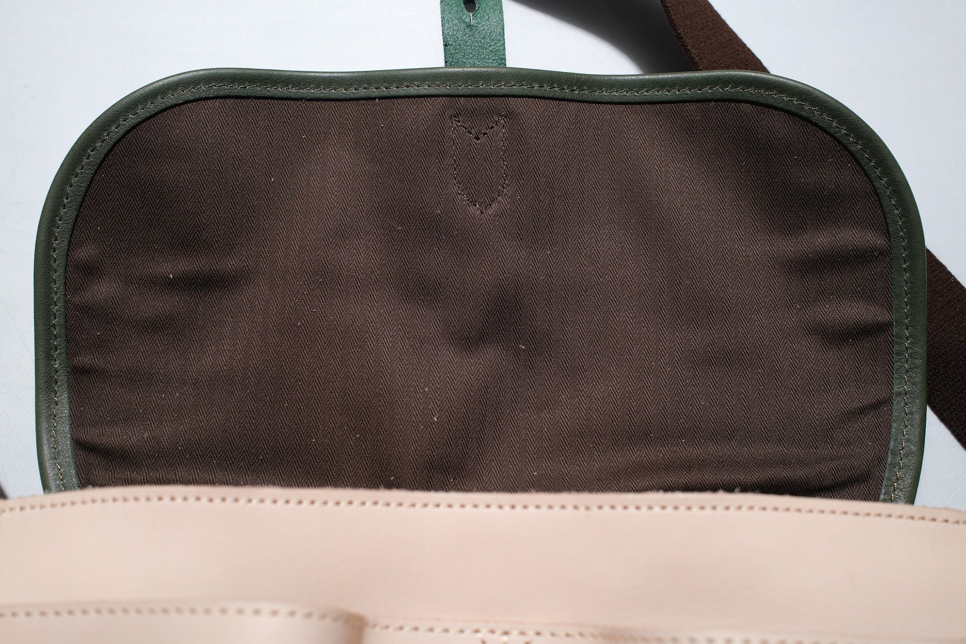 Ginkawaten Full-Grain Cowhide Utility Shoulder Bag (Natural Tan)