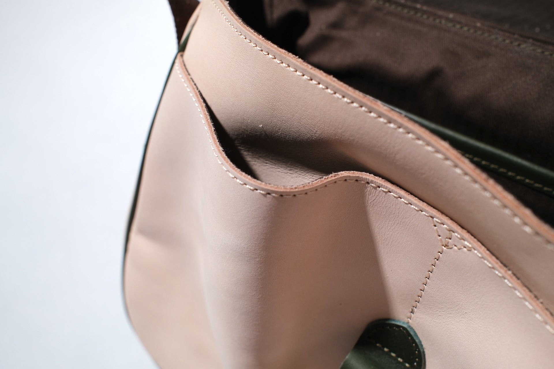 Ginkawaten Full-Grain Cowhide Utility Shoulder Bag (Natural Tan)