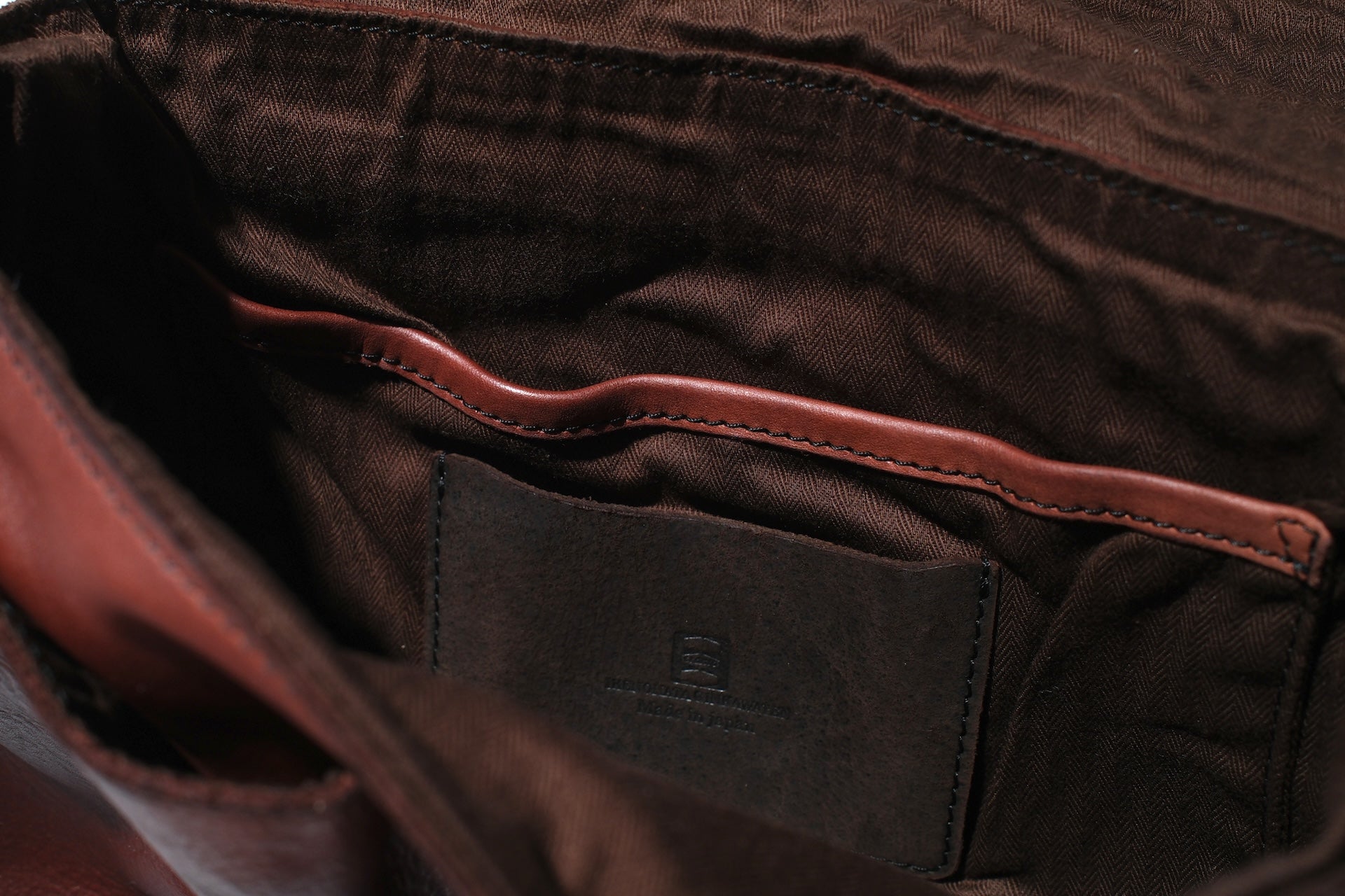 Ginkawaten Full-Grain Cowhide Utility Shoulder Bag (Chocolate Brown)