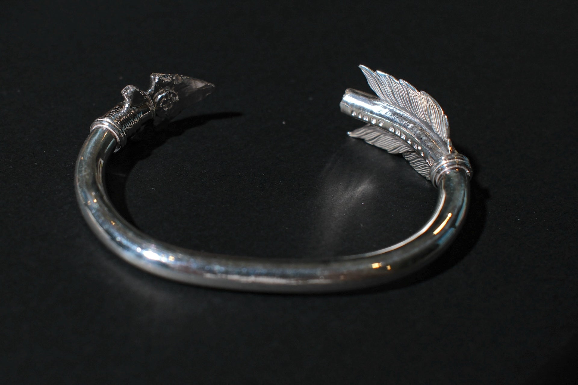 First Arrow's Arrow Bangle With K18 Gold Sunburst Emblem (BR-067)