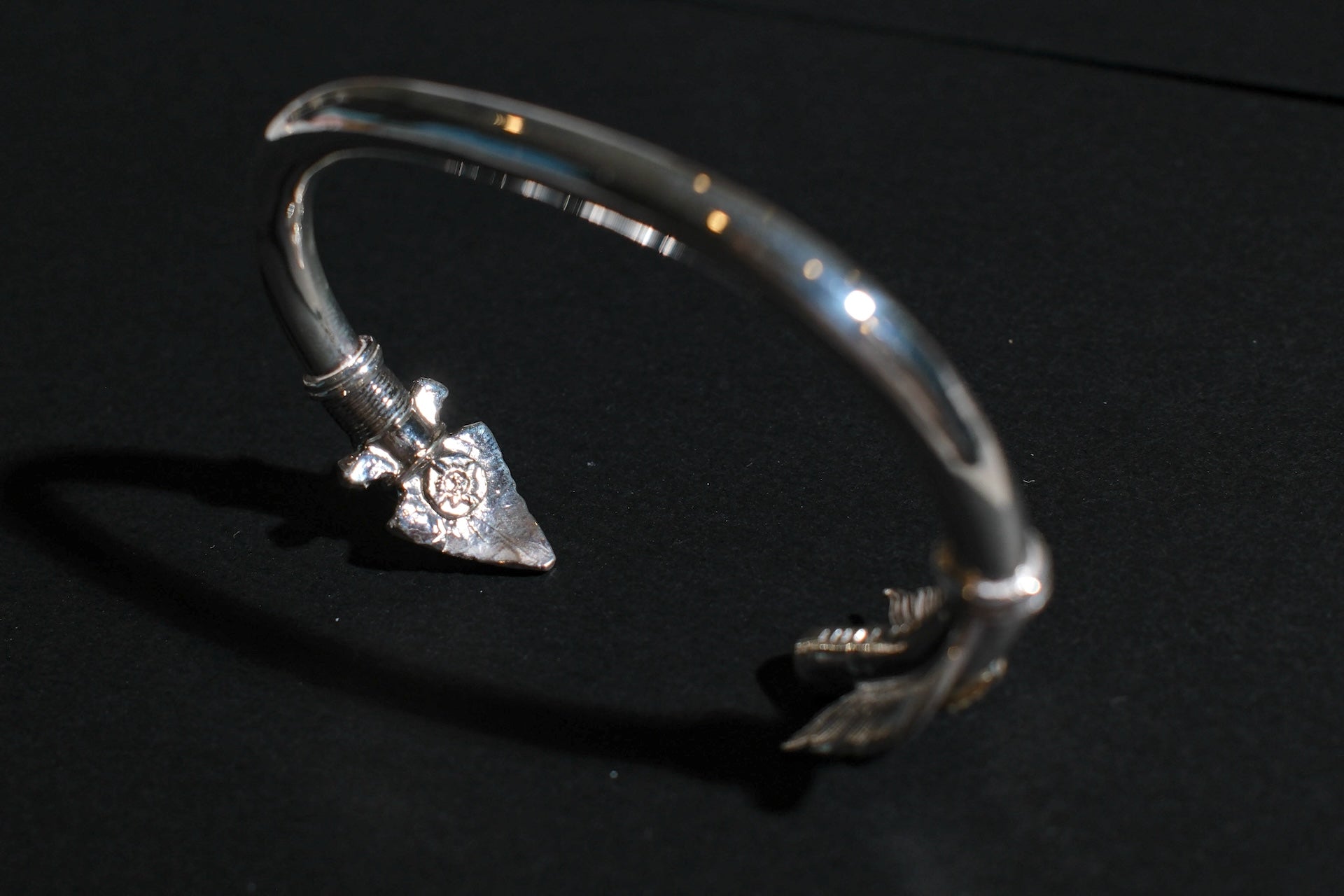 First Arrow's Arrow Bangle With K18 Gold Sunburst Emblem (BR-067)