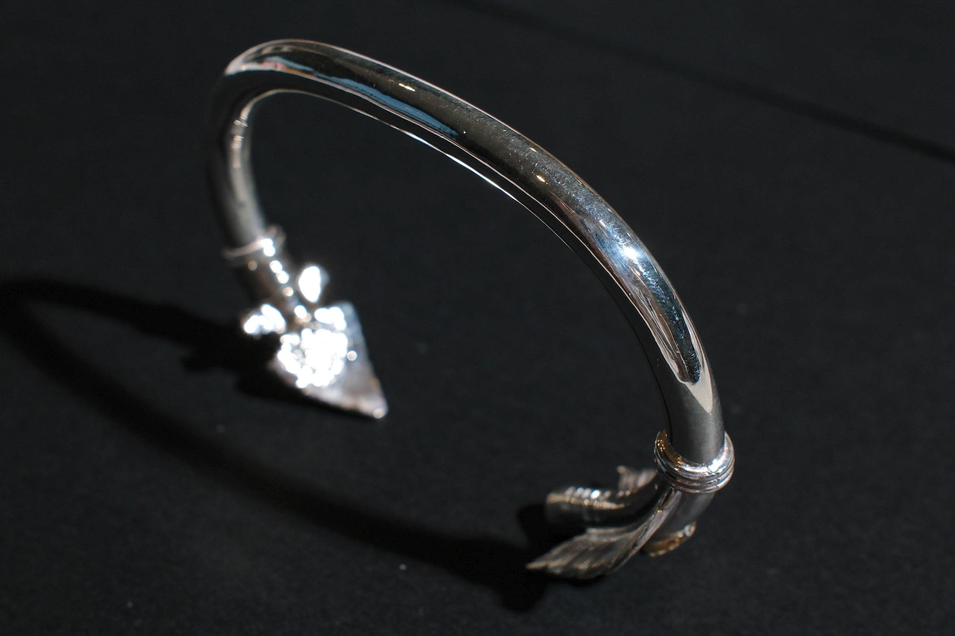 First Arrow's Arrow Bangle With K18 Gold Sunburst Emblem (BR-067)