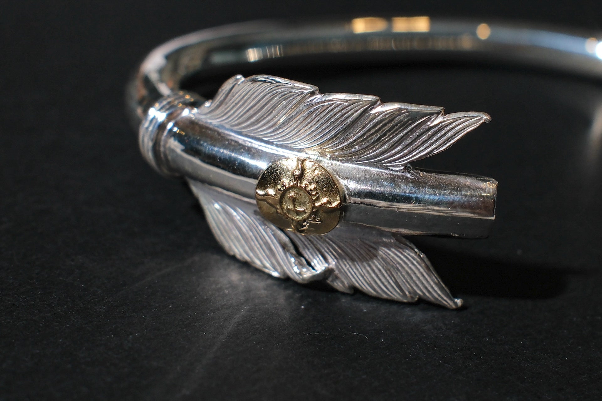 First Arrow's Arrow Bangle With K18 Gold Sunburst Emblem (BR-067)