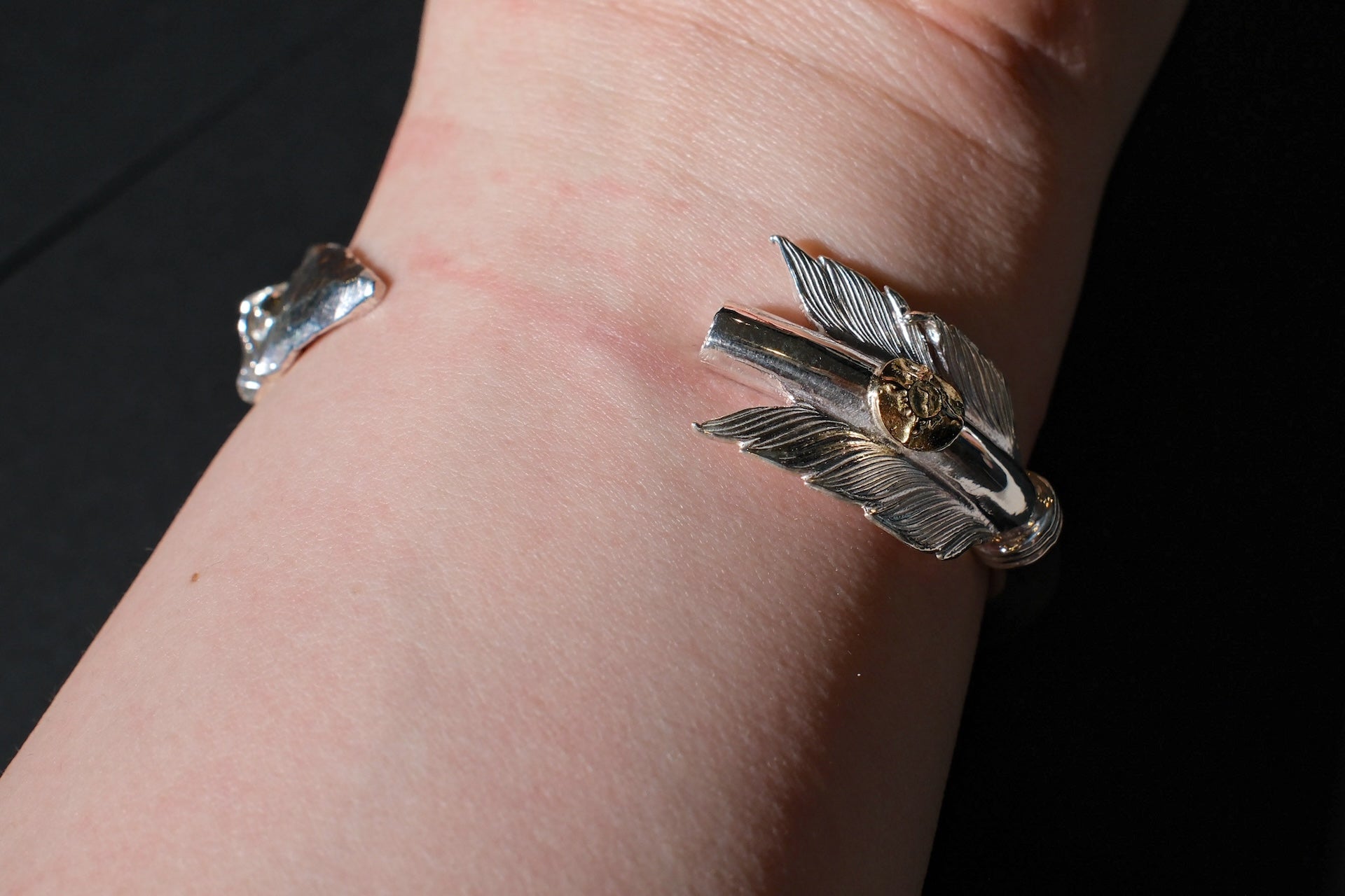 First Arrow's Arrow Bangle With K18 Gold Sunburst Emblem (BR-067)