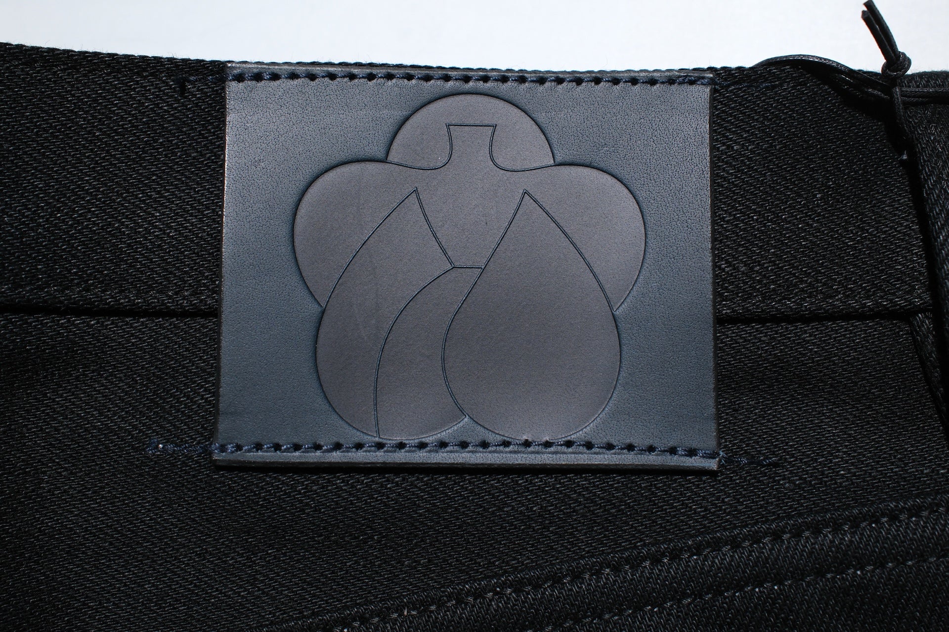 MOMOTARO JEANS 14.7oz "Tokuno Black" #Z200 Denim (New Tapered fit)