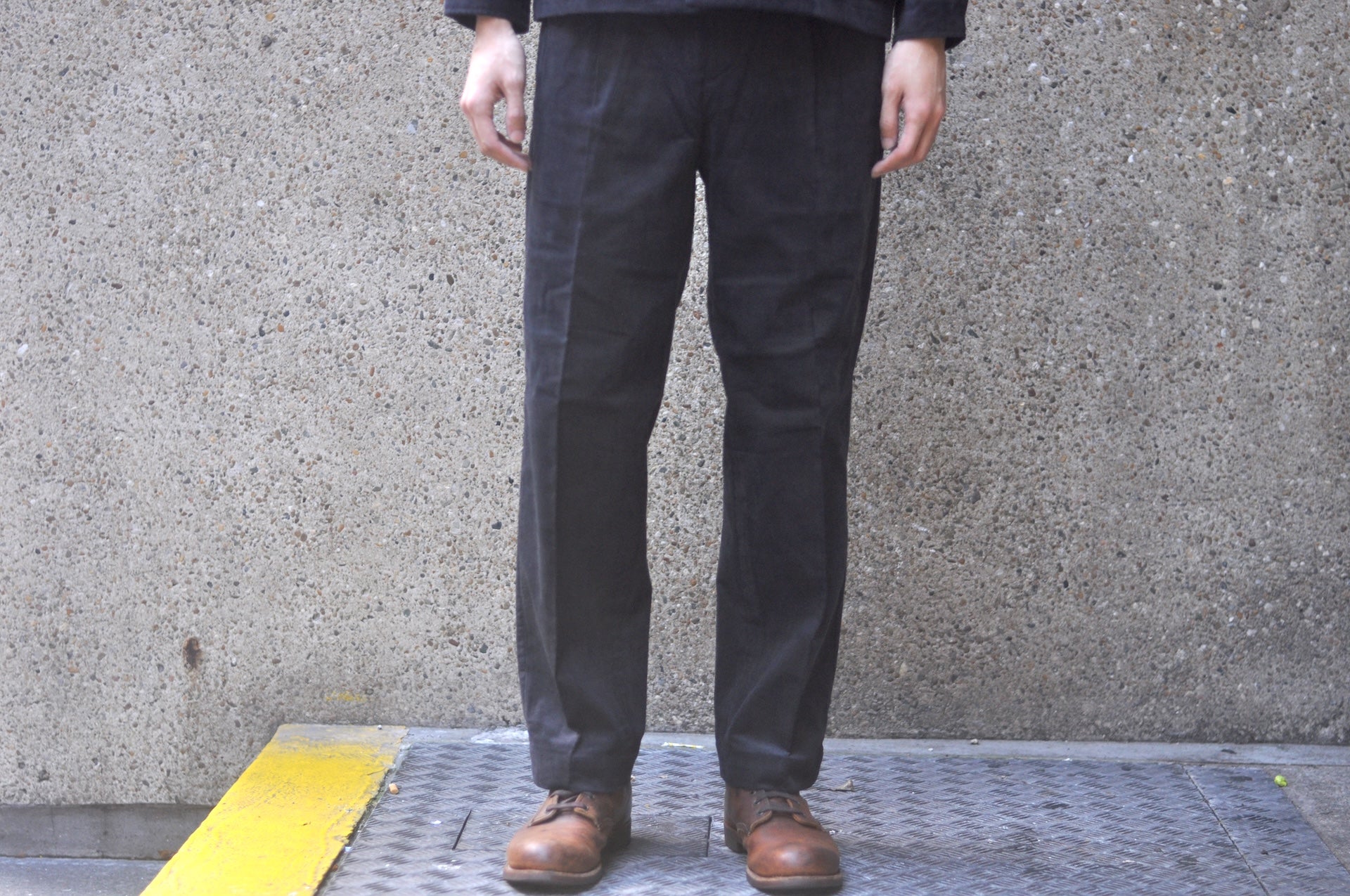 MOMOTARO JEANS 13-Wales Corduroy Tailored Trousers (Black)