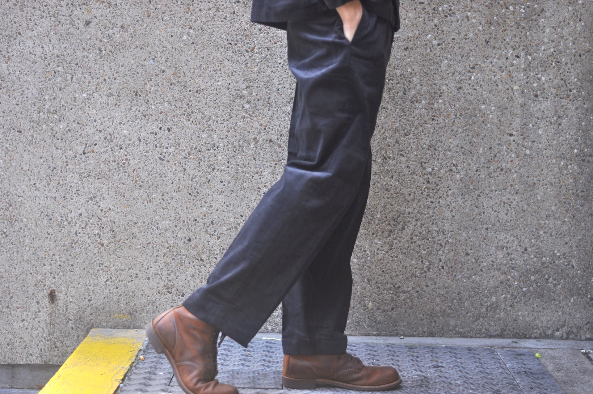 MOMOTARO JEANS 13-Wales Corduroy Tailored Trousers (Black)