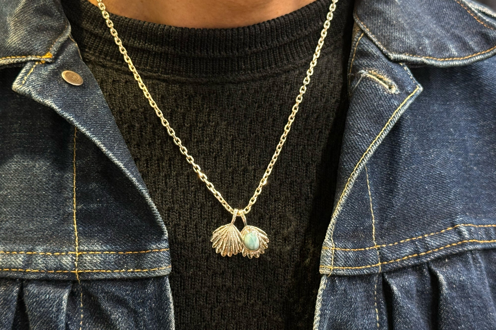The One OCEAN "Shell" Island Charm with Larmiar
