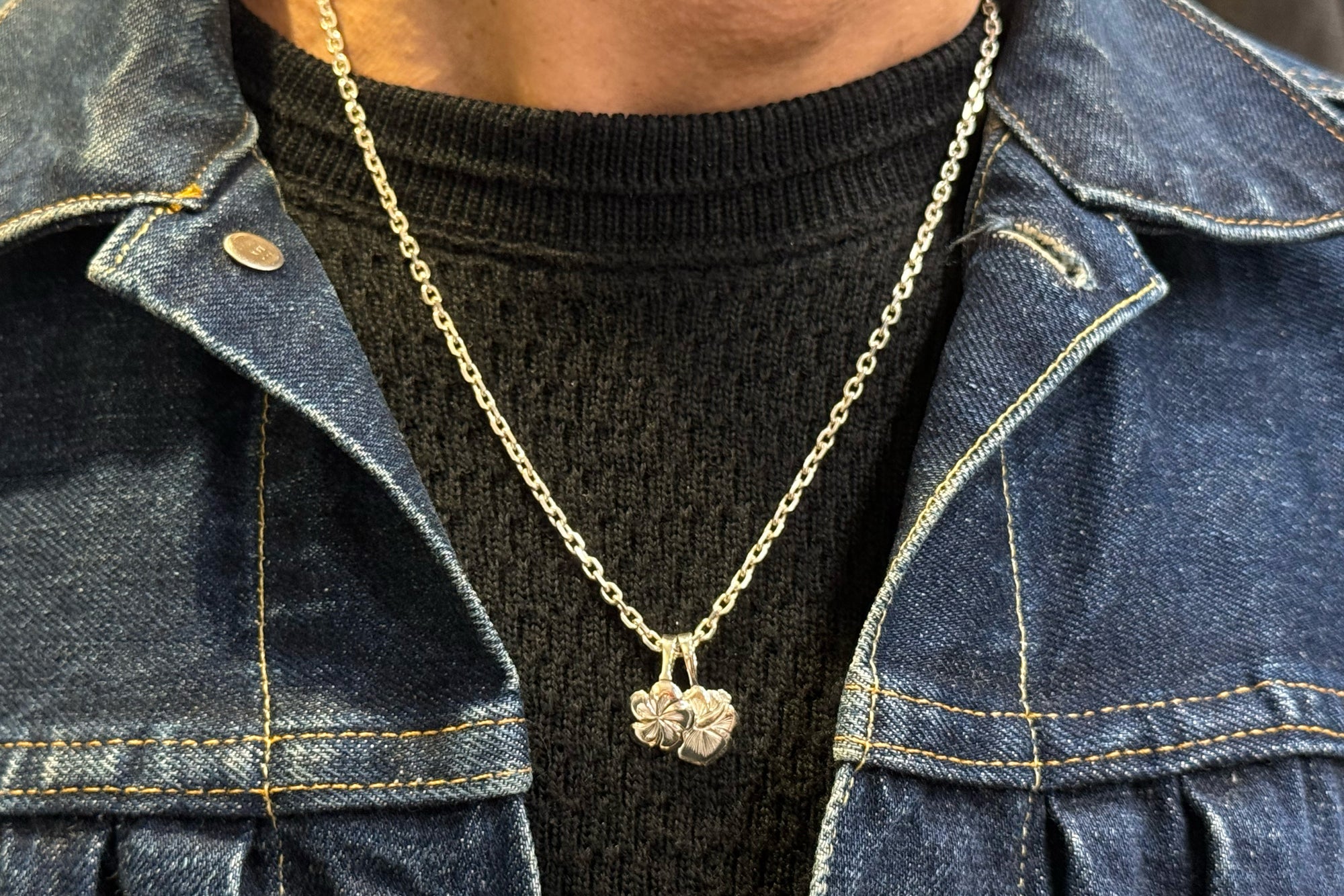 The One OCEAN "Hibiscus" Mini Pendant
