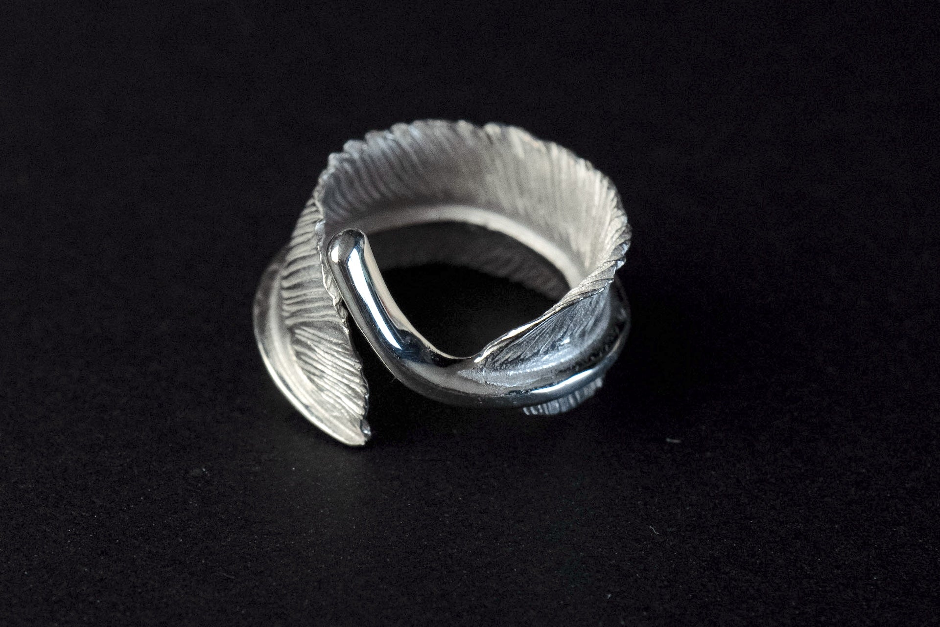 Legend "Curled" Medium Feather Silver Ring