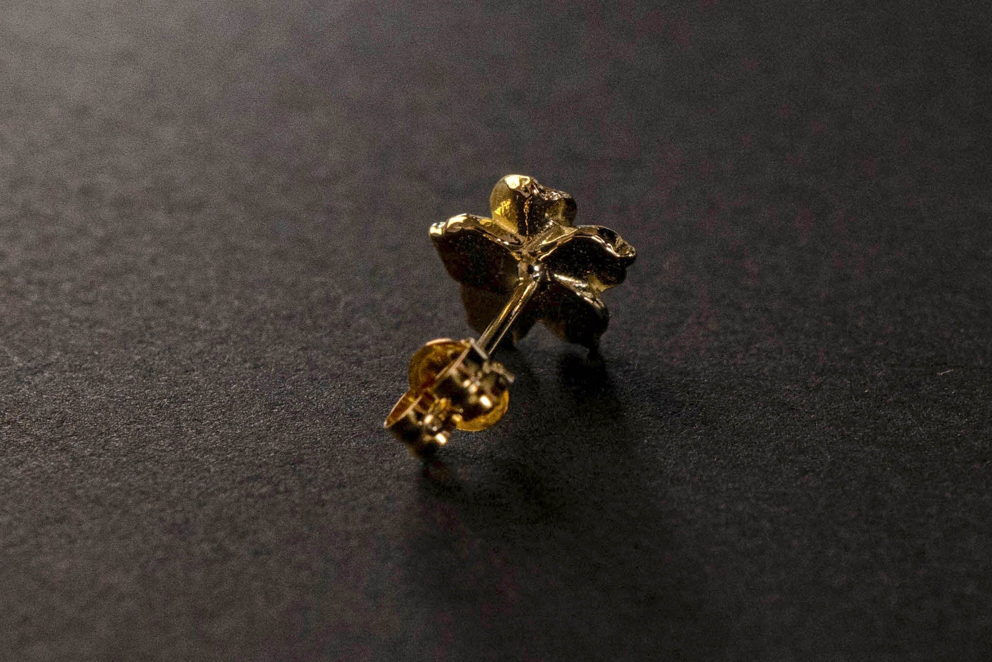First Arrow's 18K Gold "Flowers" Earring (O-009)