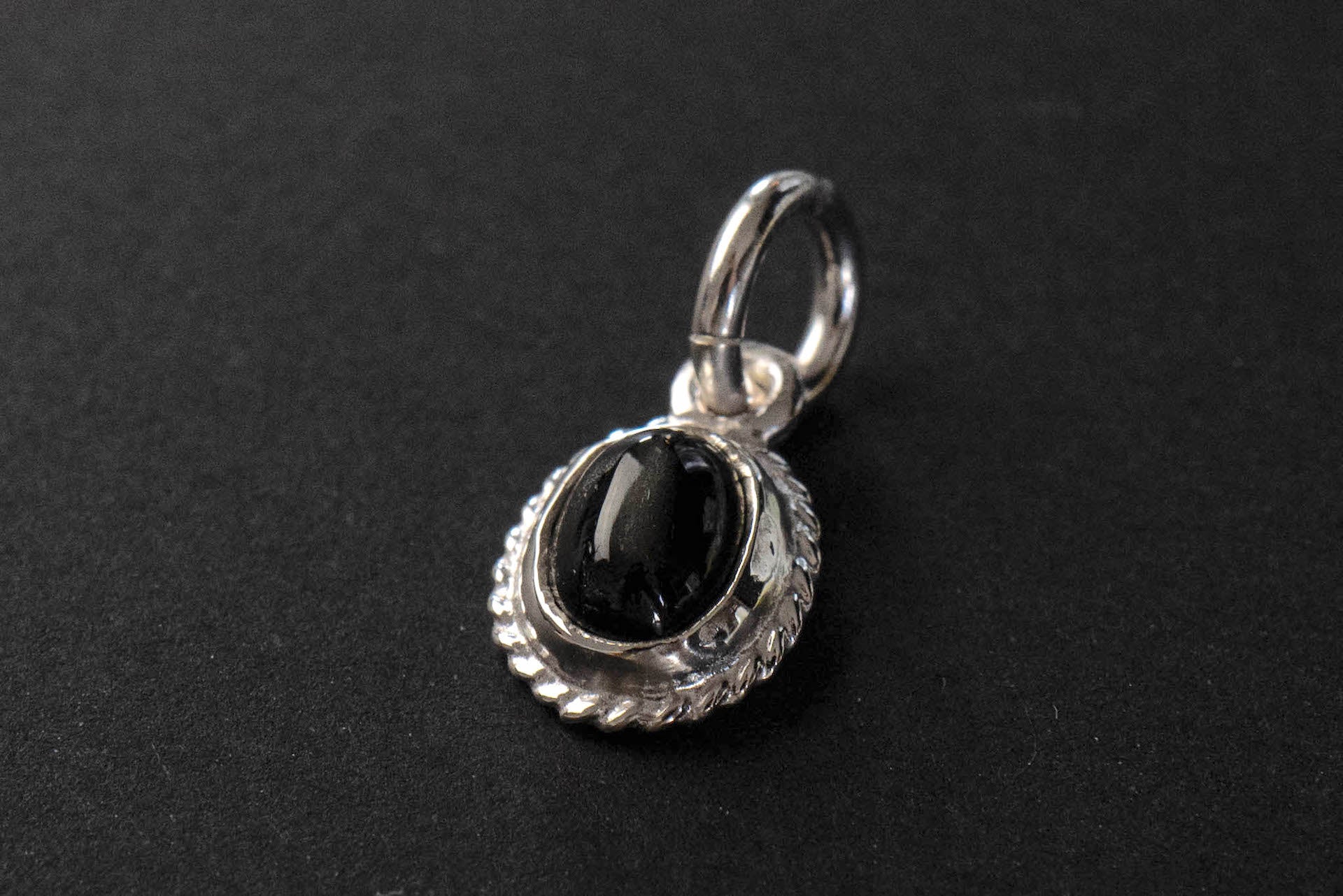 First Arrow's Size Small Mini Oval Pendant With Soulo Stone (P-298)
