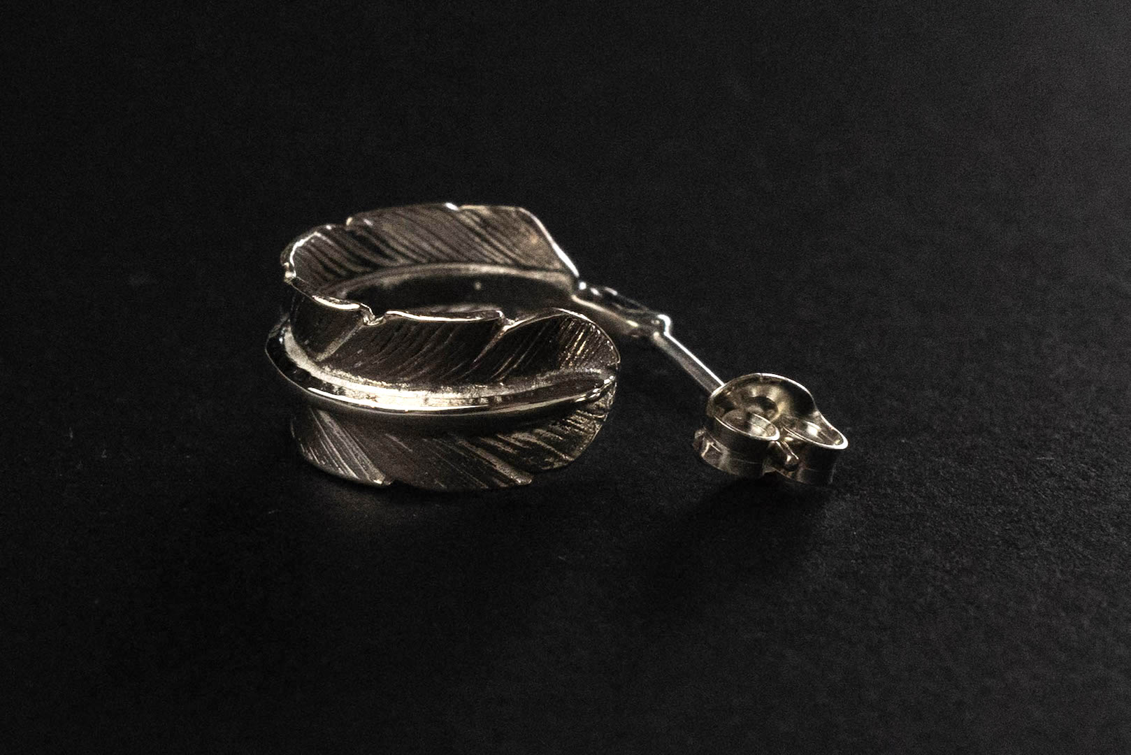 First Arrow's Small Feather Pierced Earring (O-007S)