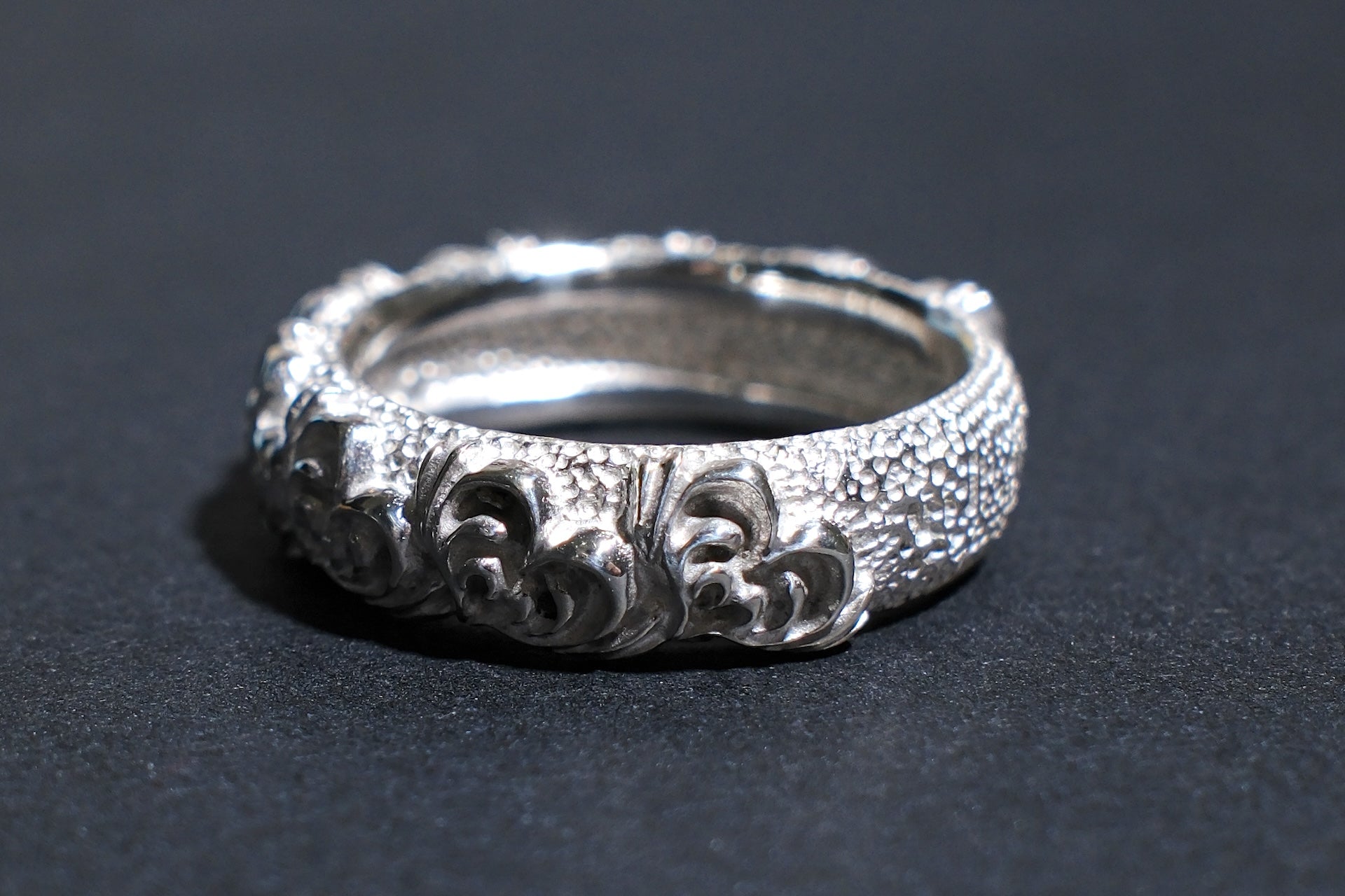 Legend "Heartfelt" Silver Ring (Medium)
