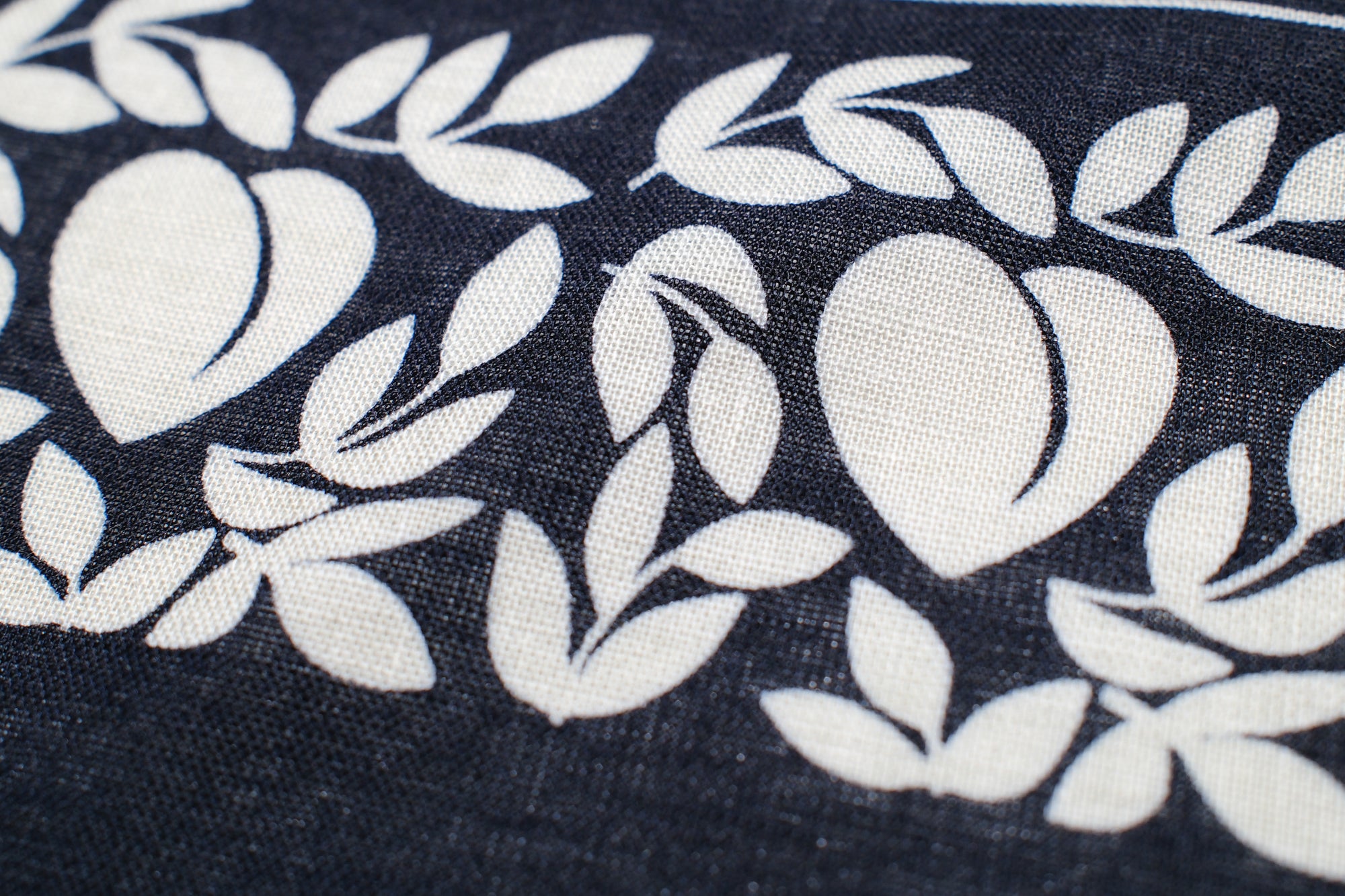 MOMOTARO JEANS "Peachy" Cotton Bandana (Navy)