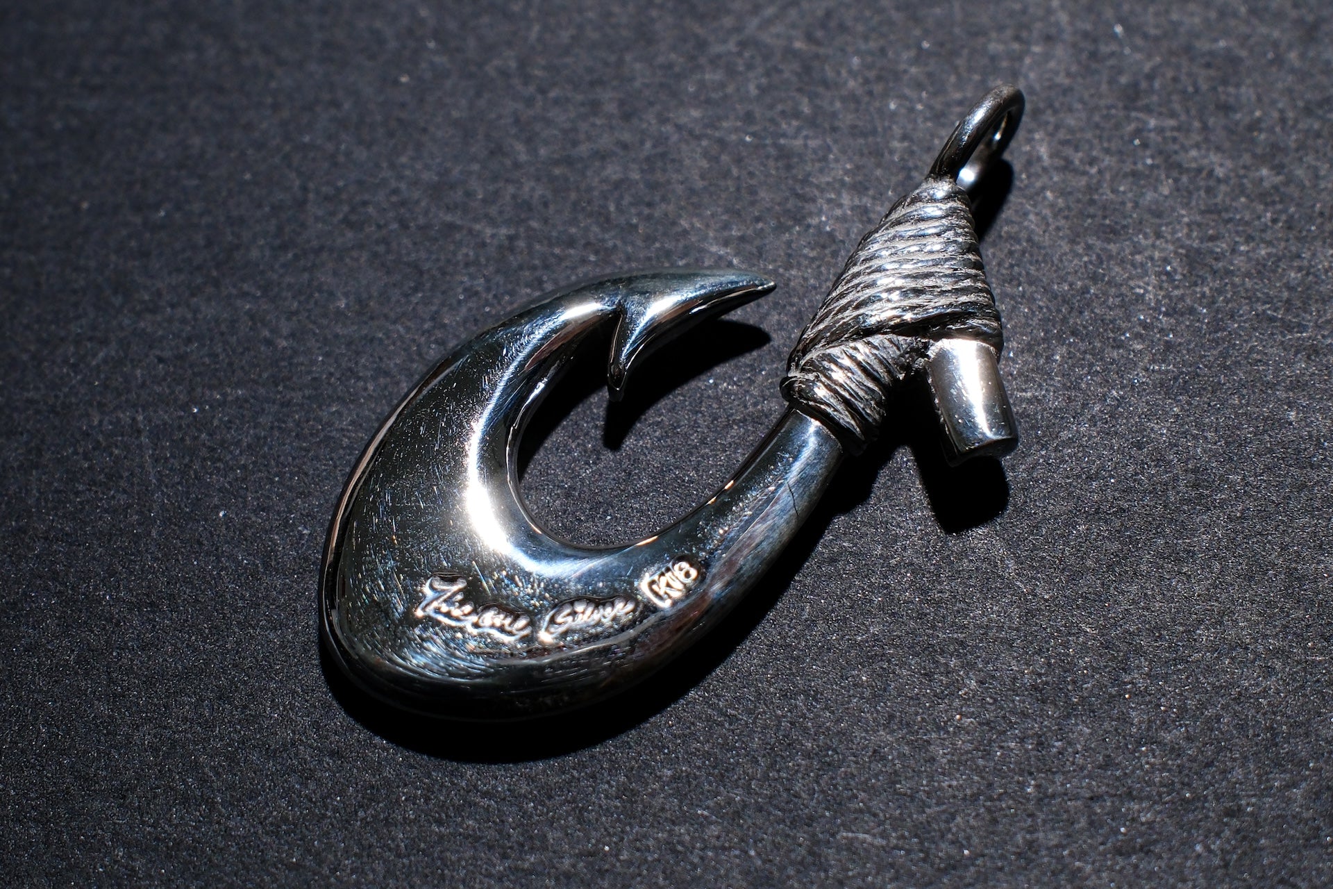 The One OCEAN “Ancient Makau Ace Type” Silver Pendant with 18K Gold "KaiLa" Motif (Medium)