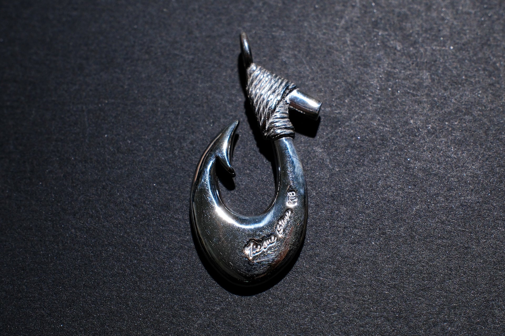 The One OCEAN “Ancient Makau Ace Type” Silver Pendant with 18K Gold "KaiLa" Motif (Medium)
