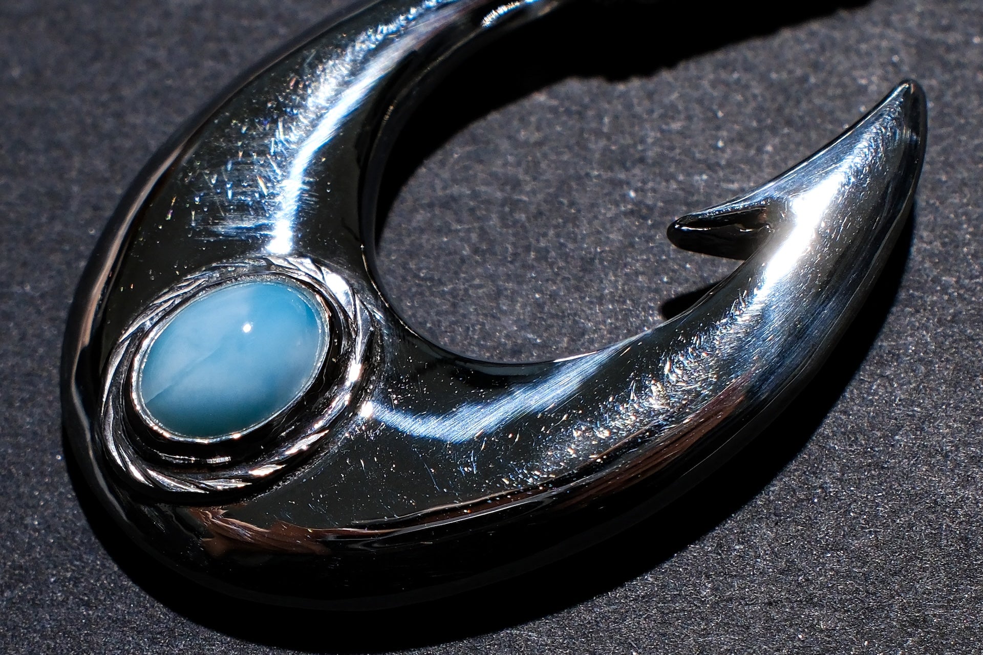 The One OCEAN “Ancient Makau Ace Type” Silver Pendant with Larmiar (Large)