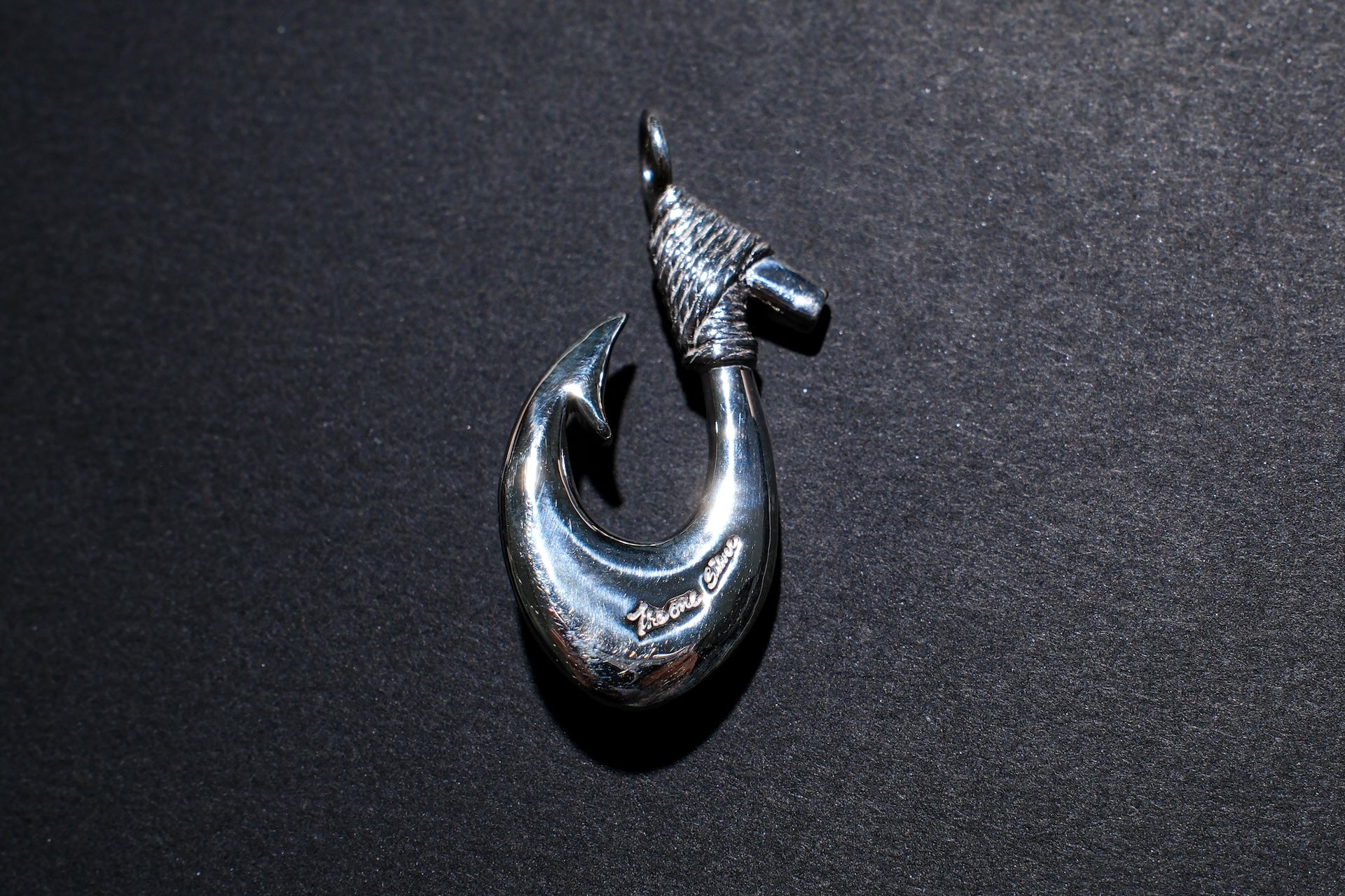 The One OCEAN “Ancient Makau Ace Type” Silver Pendant with Larmiar (Medium)