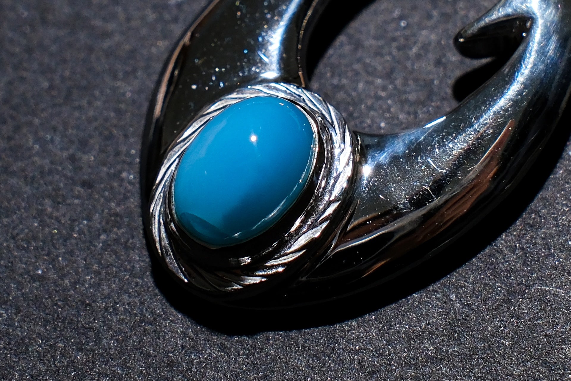 The One OCEAN “Ancient Makau Ace Type” Silver Pendant with Larmiar (Medium)