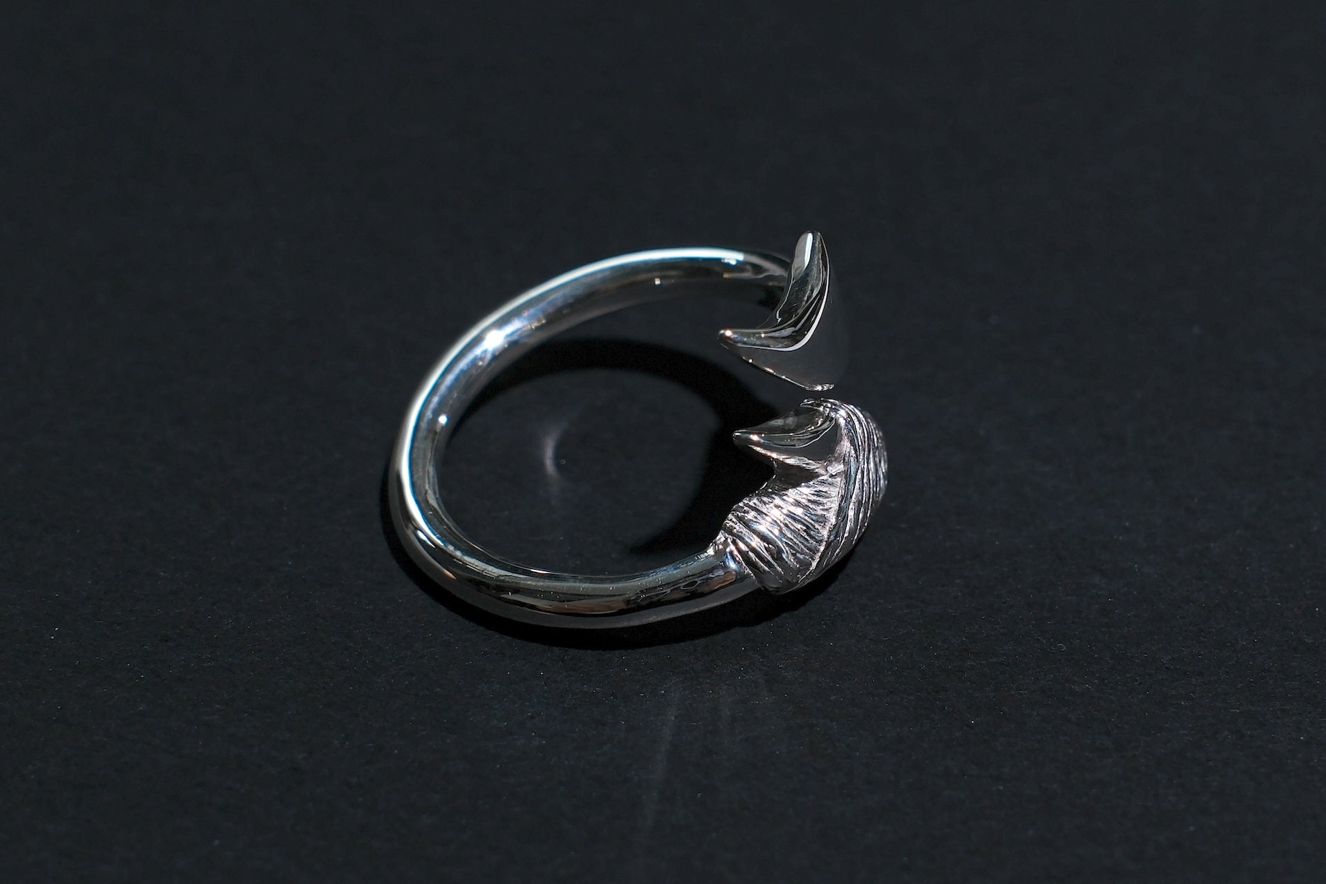 The One OCEAN “Ancient Makau” Silver Dual Ring